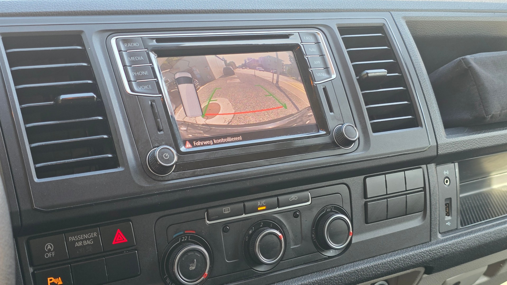 VW T6 2.0 TDI DSG-image-17