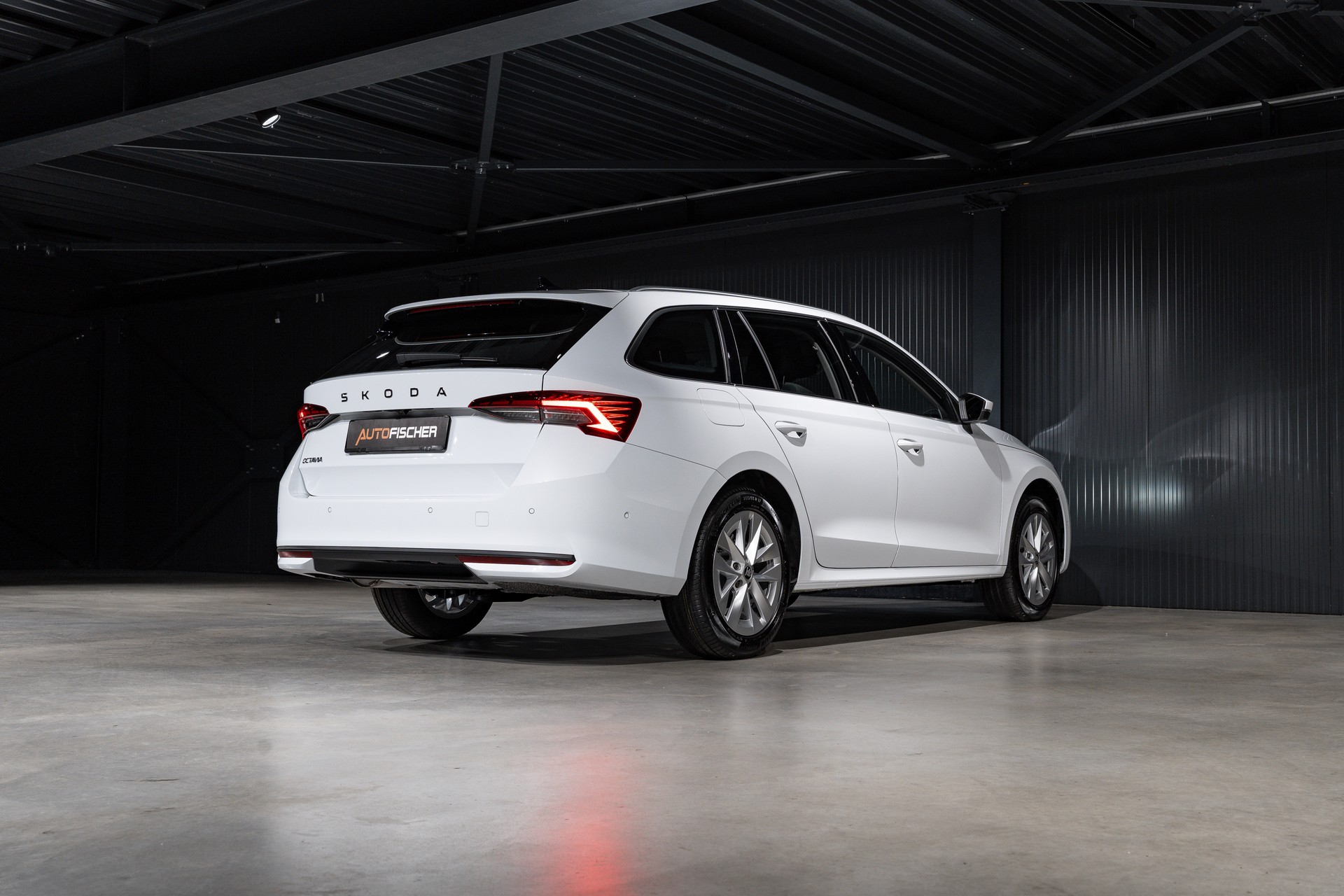 SKODA Octavia Combi 1.5 TSI mHEV DSG Selection-image-7