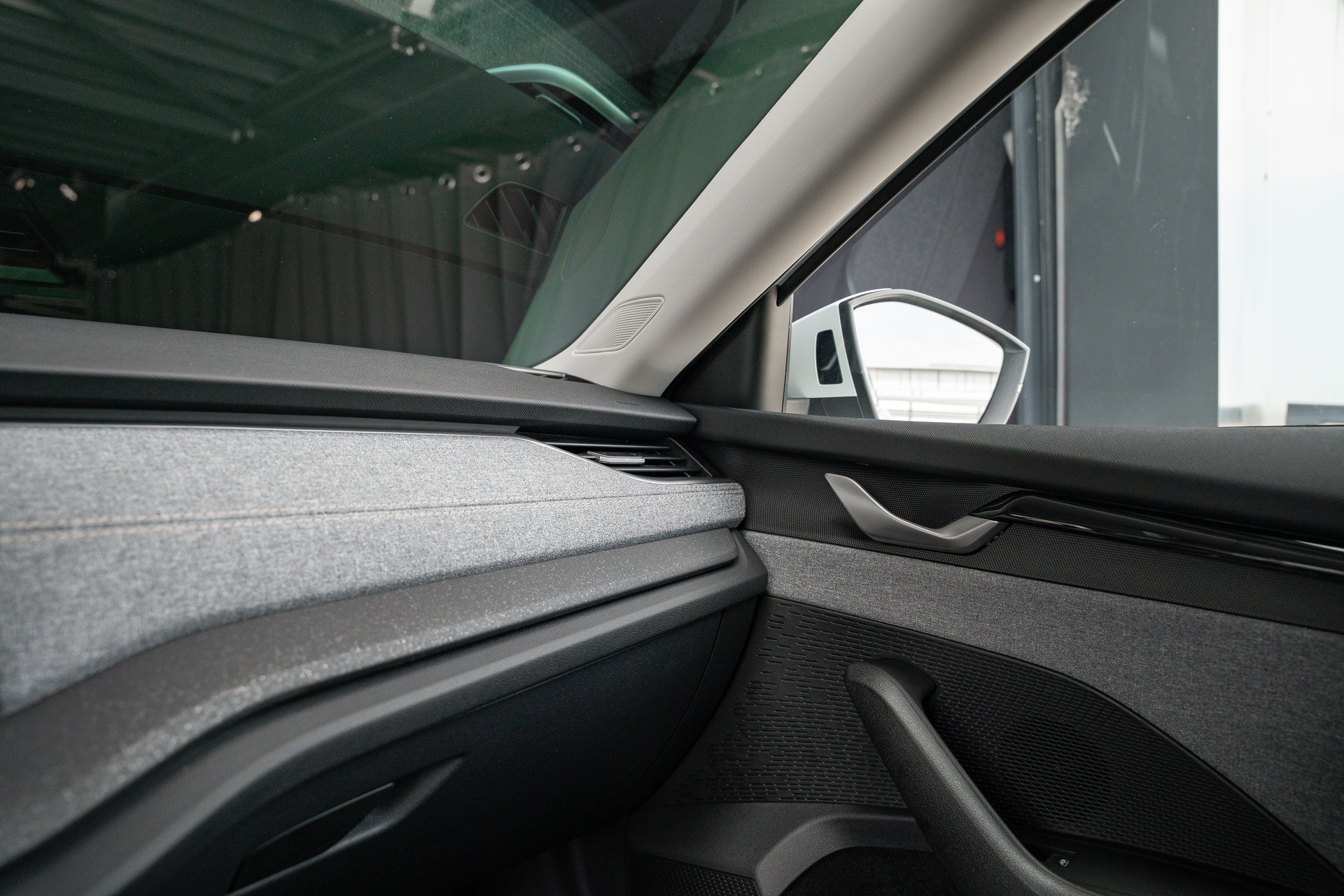 SKODA Octavia Combi 1.5 TSI mHEV DSG Selection-image-21