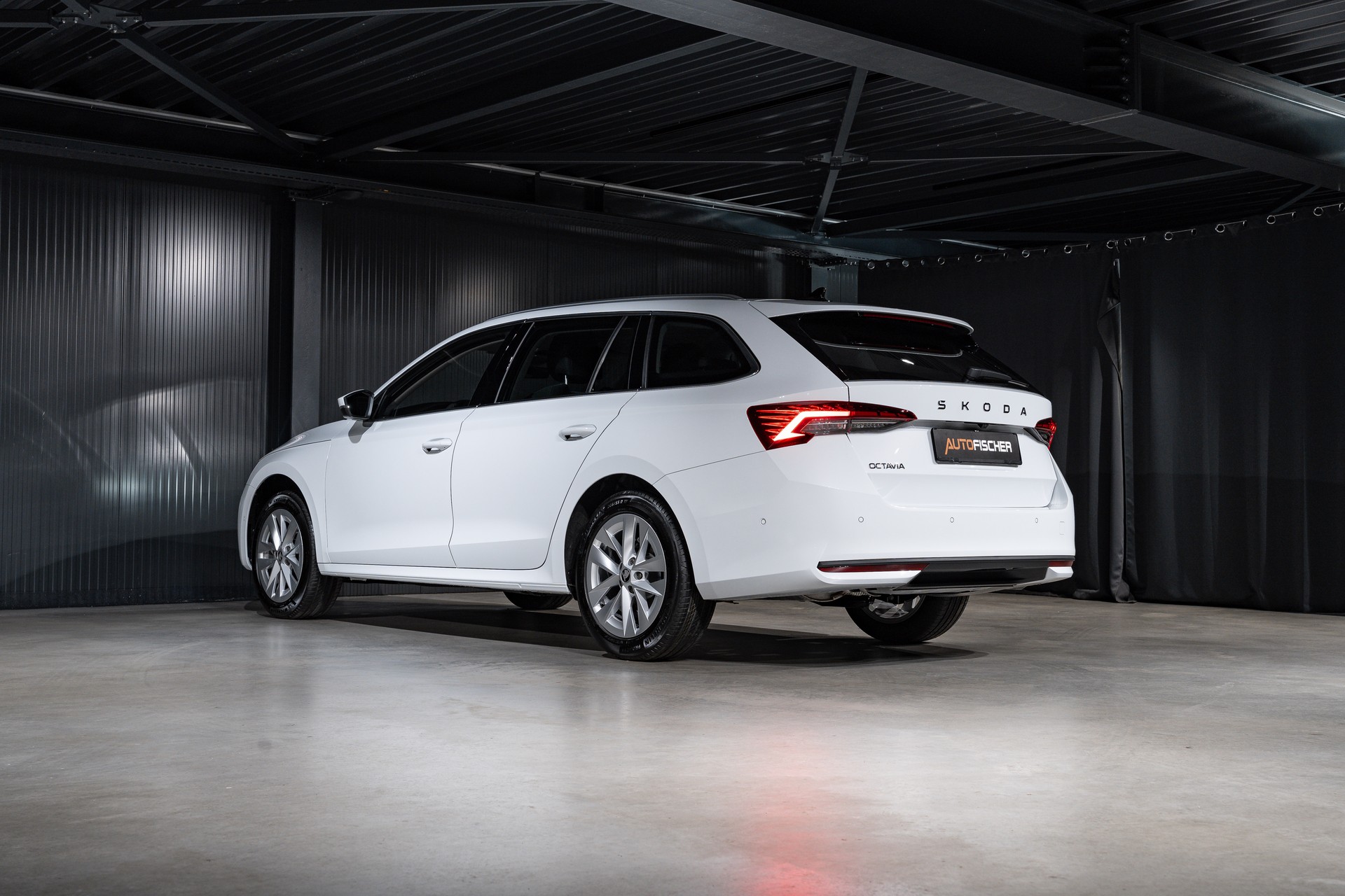 SKODA Octavia Combi 1.5 TSI mHEV DSG Selection-image-8