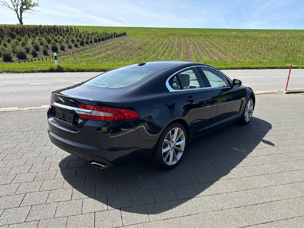 JAGUAR XF 3.0 V6 D S Premium Luxury-image-10