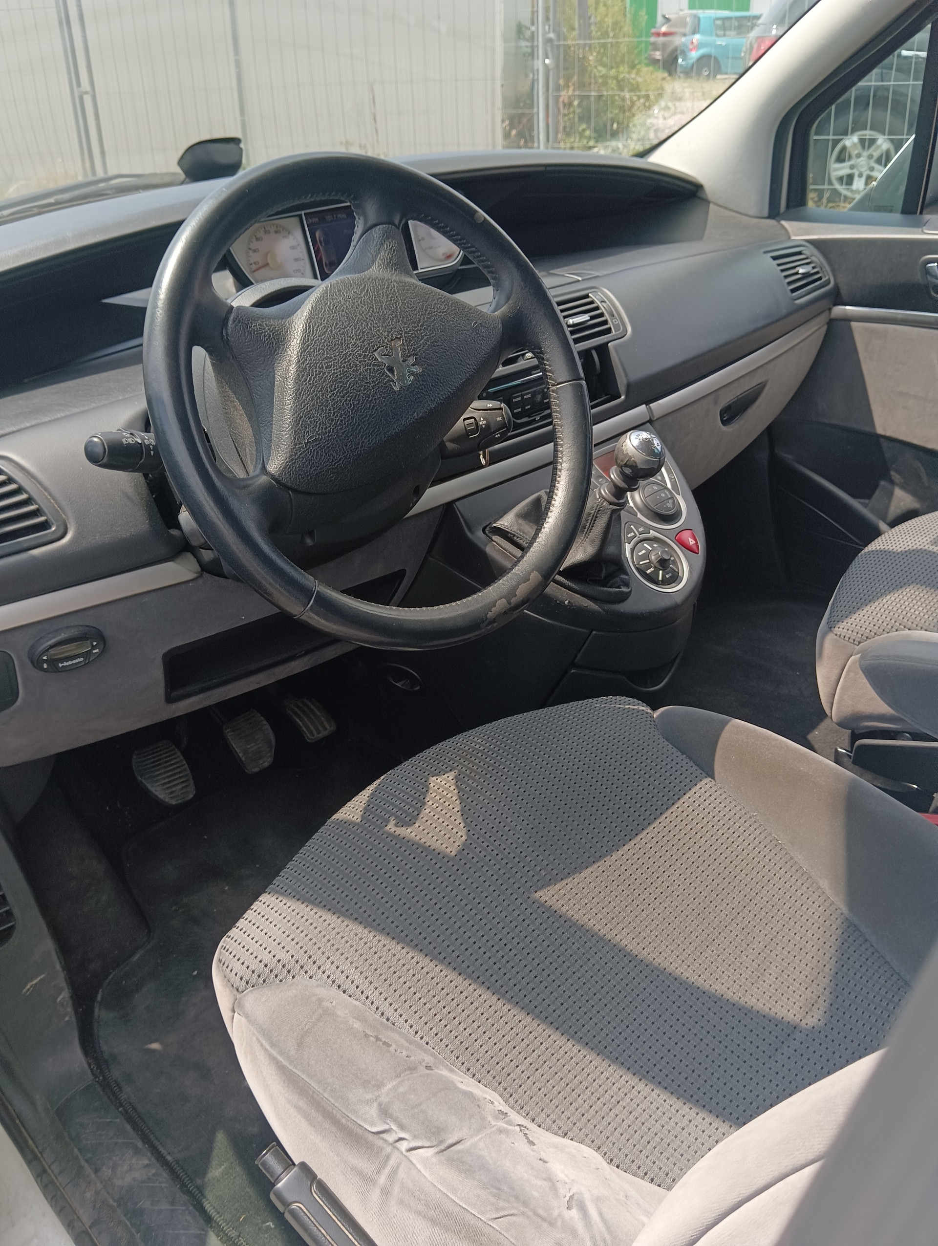 PEUGEOT 807 2.0 16V HDi Family+-image-6