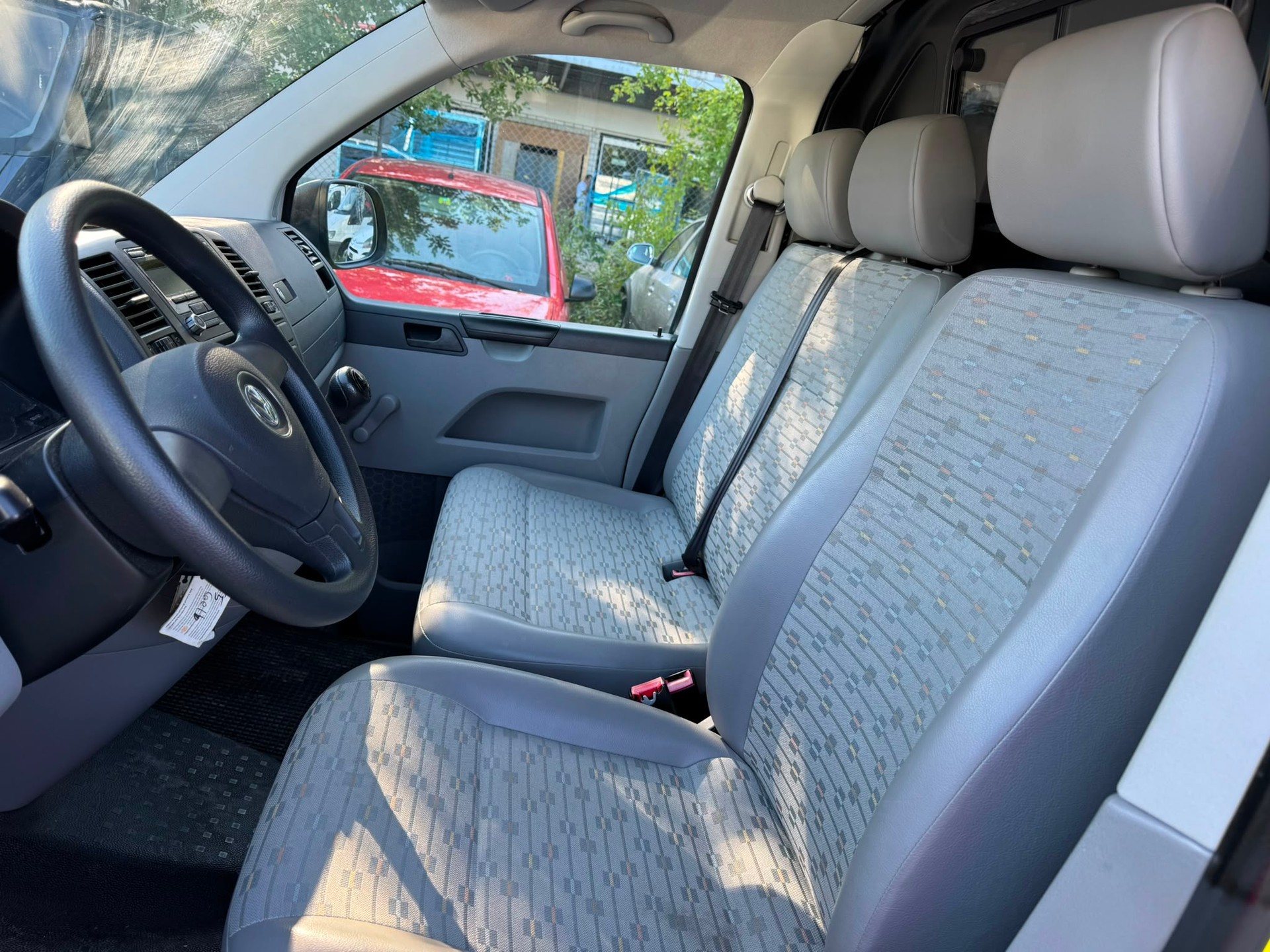 VW T5 2.0 TDI Entry-image-9