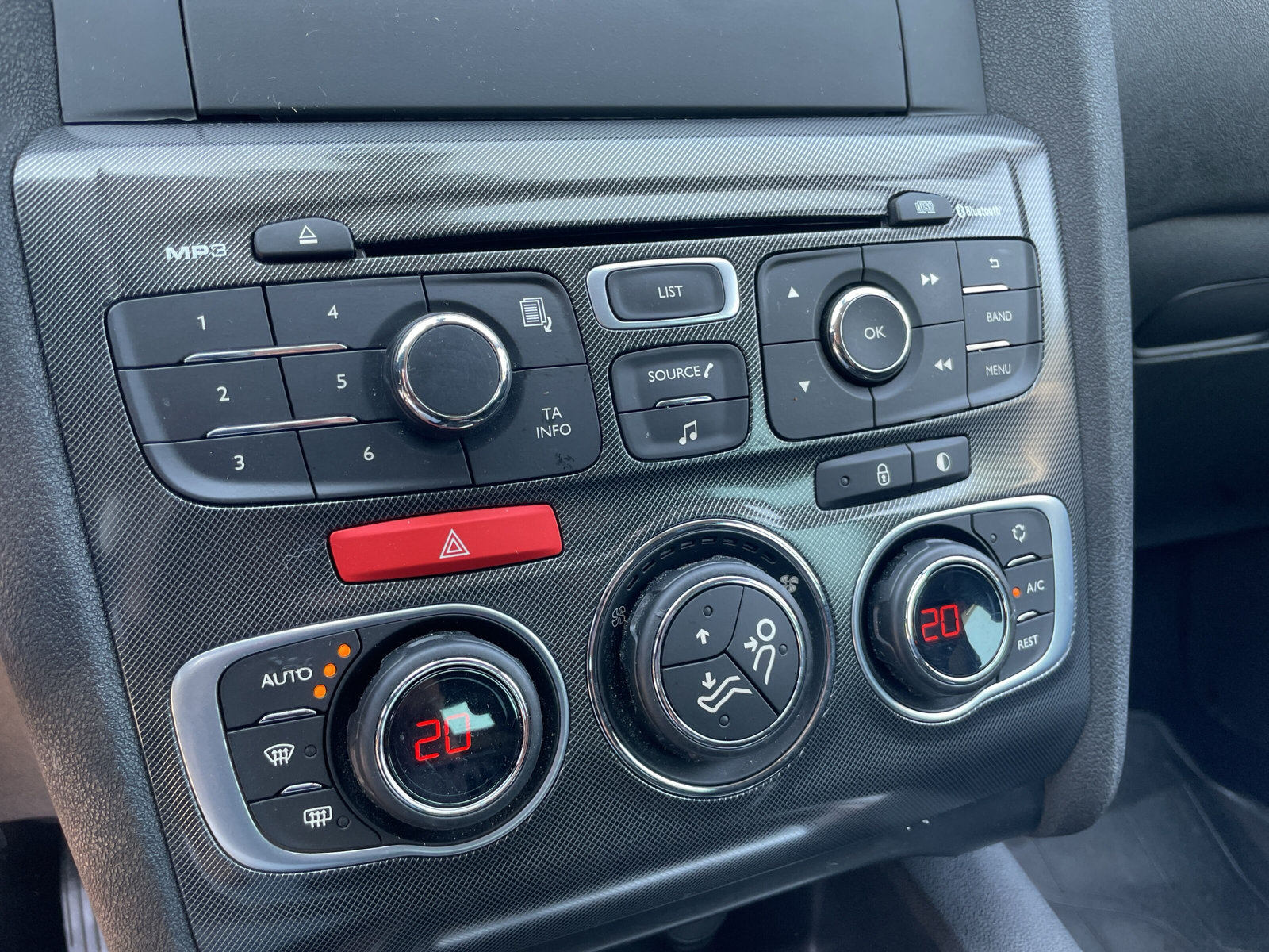 CITROEN C4 1.2 e-THP Exclusive-image-9