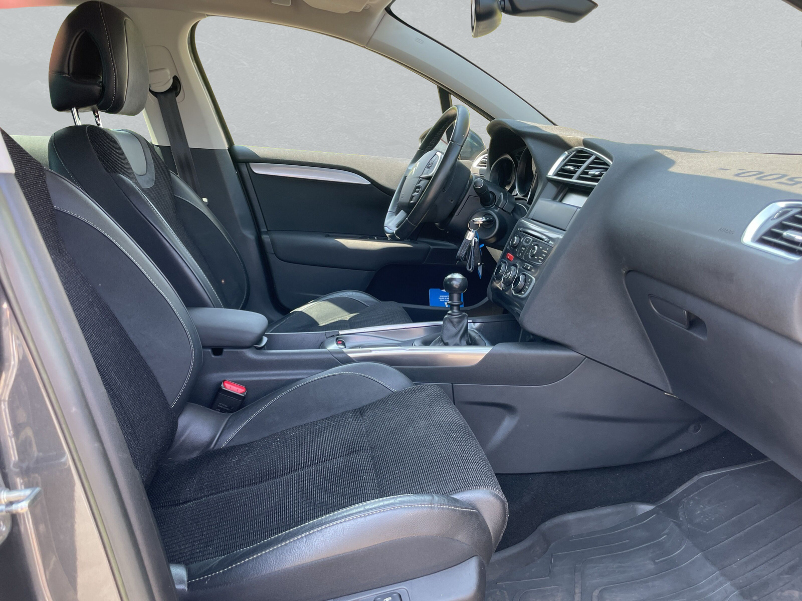 CITROEN C4 1.2 e-THP Exclusive-image-8