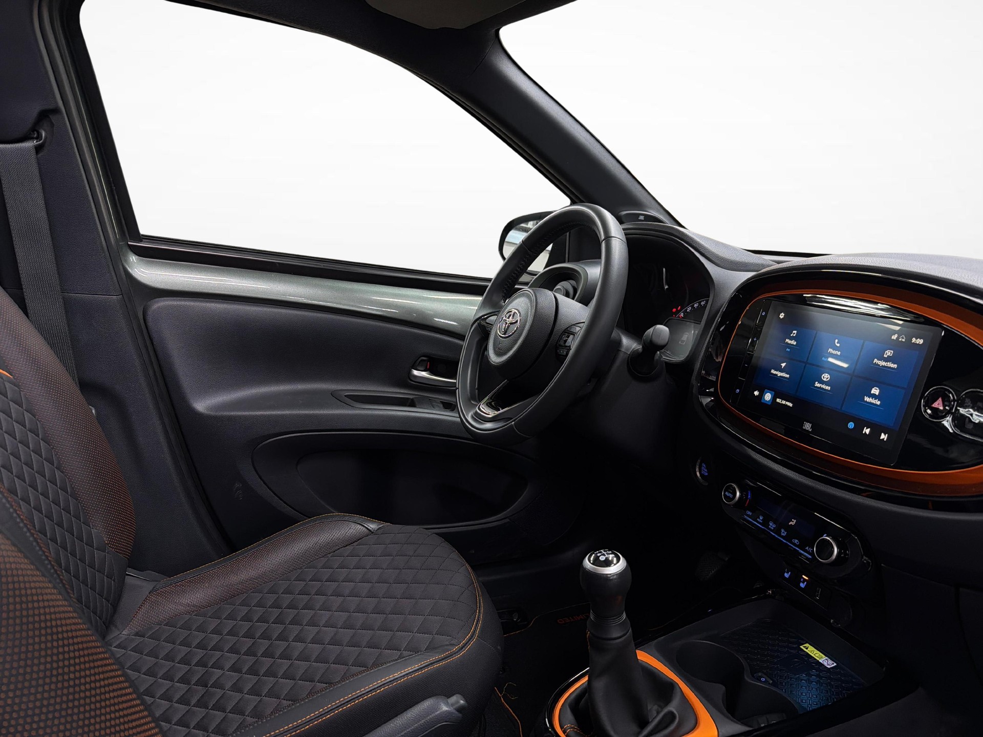 TOYOTA Aygo X 1.0 VVT-i Limited-image-9