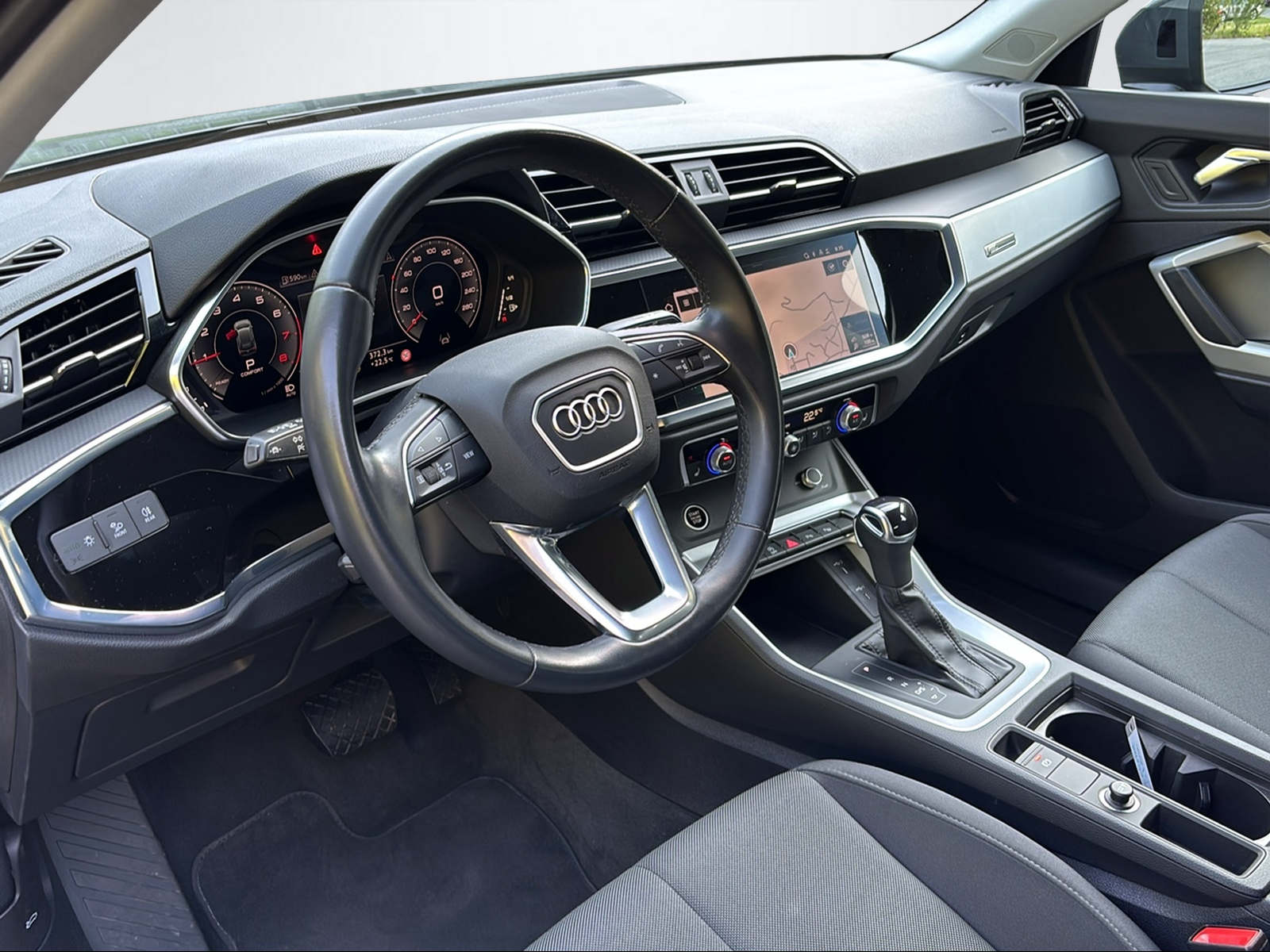 AUDI Q3 1.5 35 TFSI Attraction S-Tronic-image-9