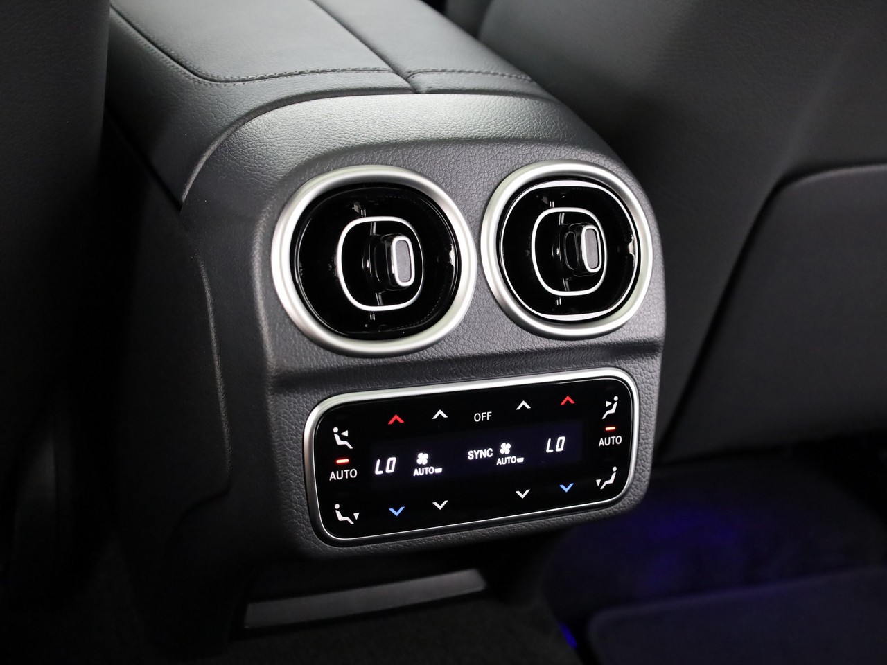 MERCEDES-BENZ C 220 d 4 Matic-image-18