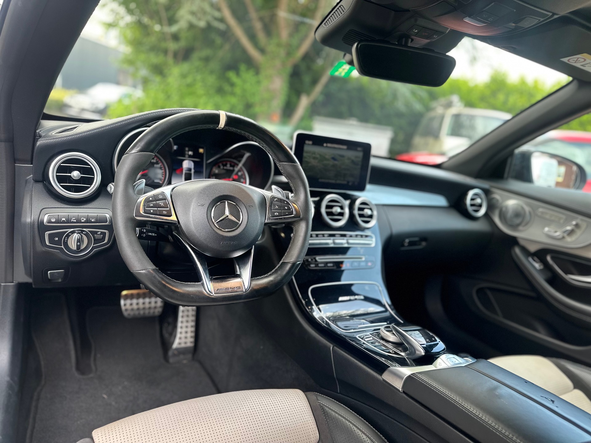 MERCEDES-BENZ C 63 S Cabriolet AMG Speedshift-image-13