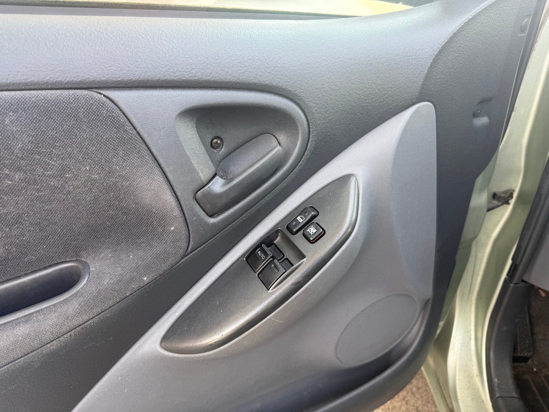 TOYOTA Yaris 1.3 Linea Sol-image-8