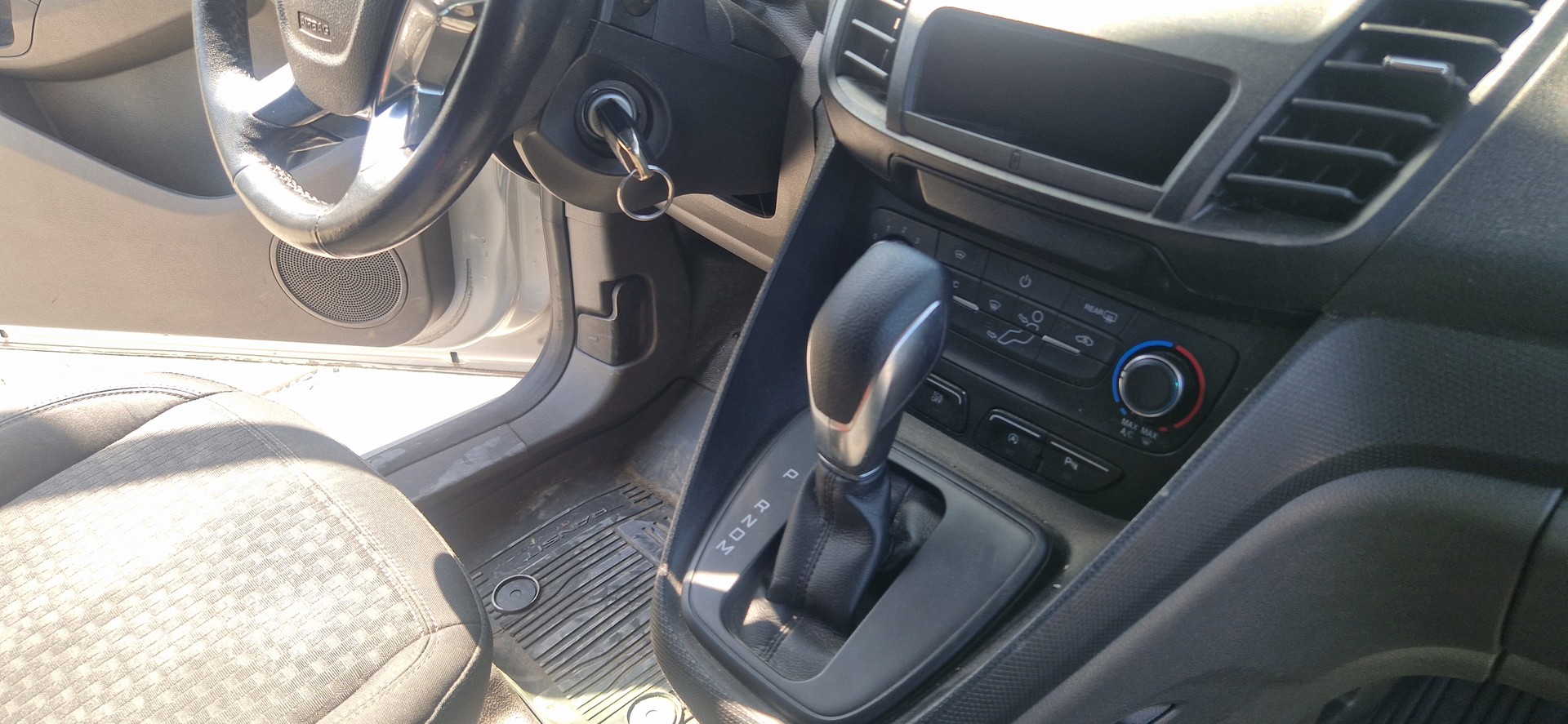 FORD TRANSIT CONNECT-image-7