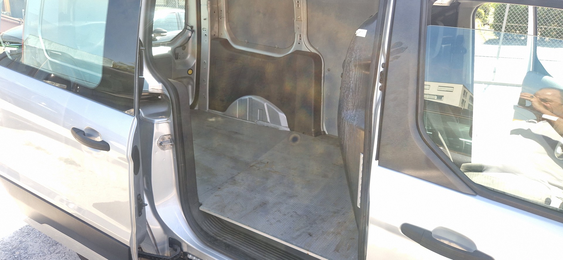 FORD TRANSIT CONNECT-image-8