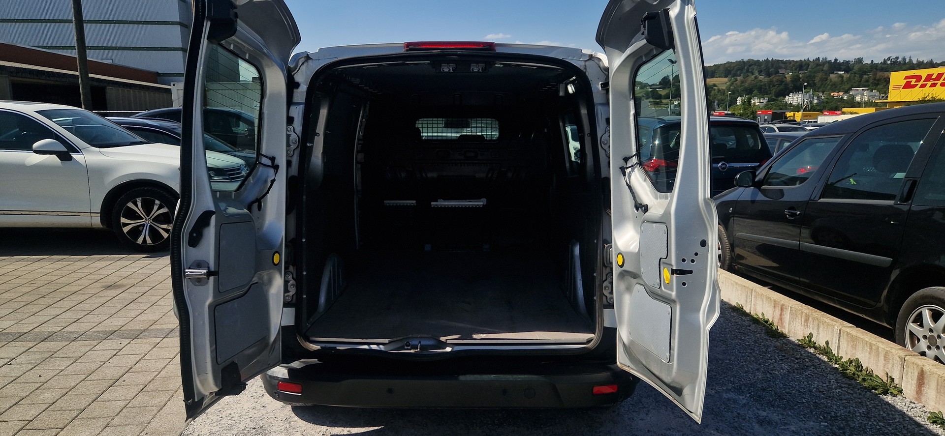 FORD TRANSIT CONNECT-image-9