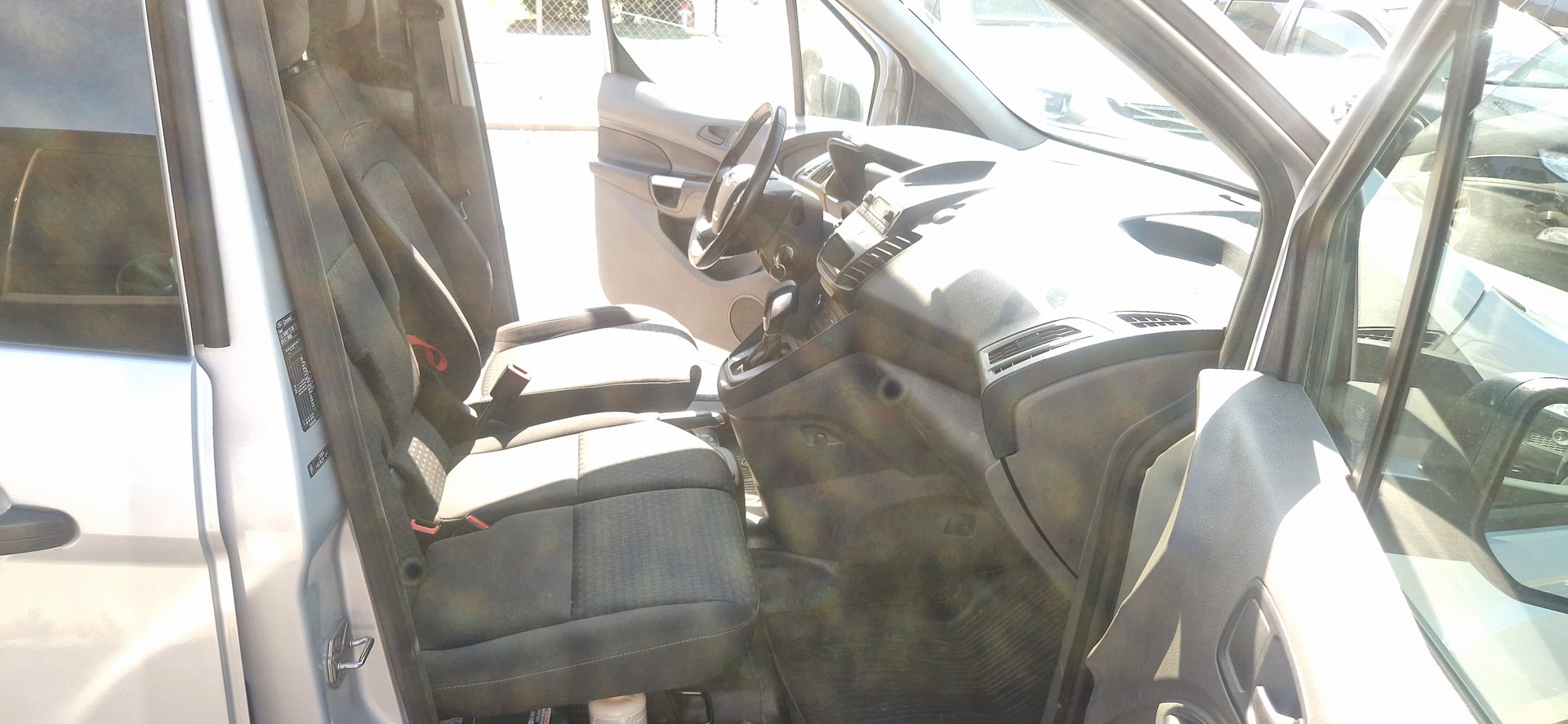 FORD TRANSIT CONNECT-image-6