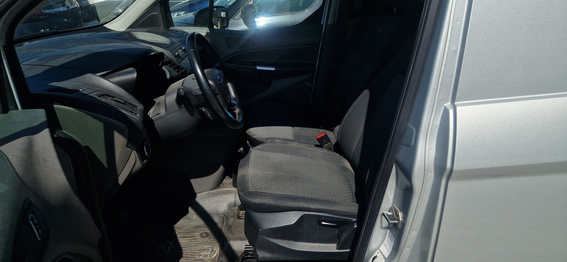 FORD TRANSIT CONNECT-image-5