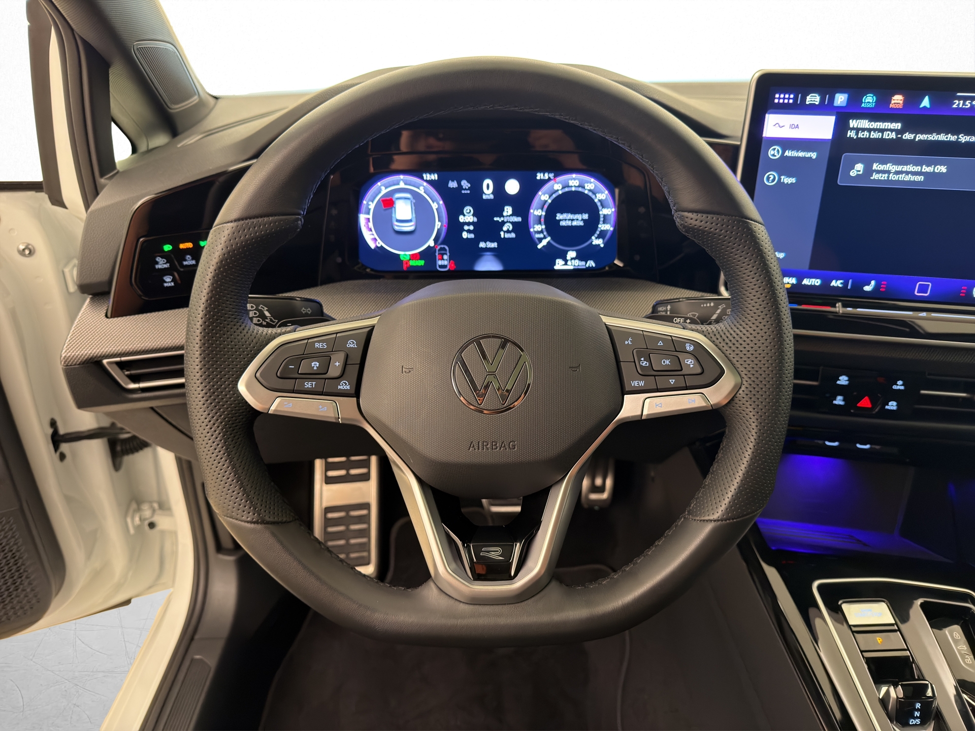 VW Golf 8 1.5 eTSI R-Line DSG-image-11