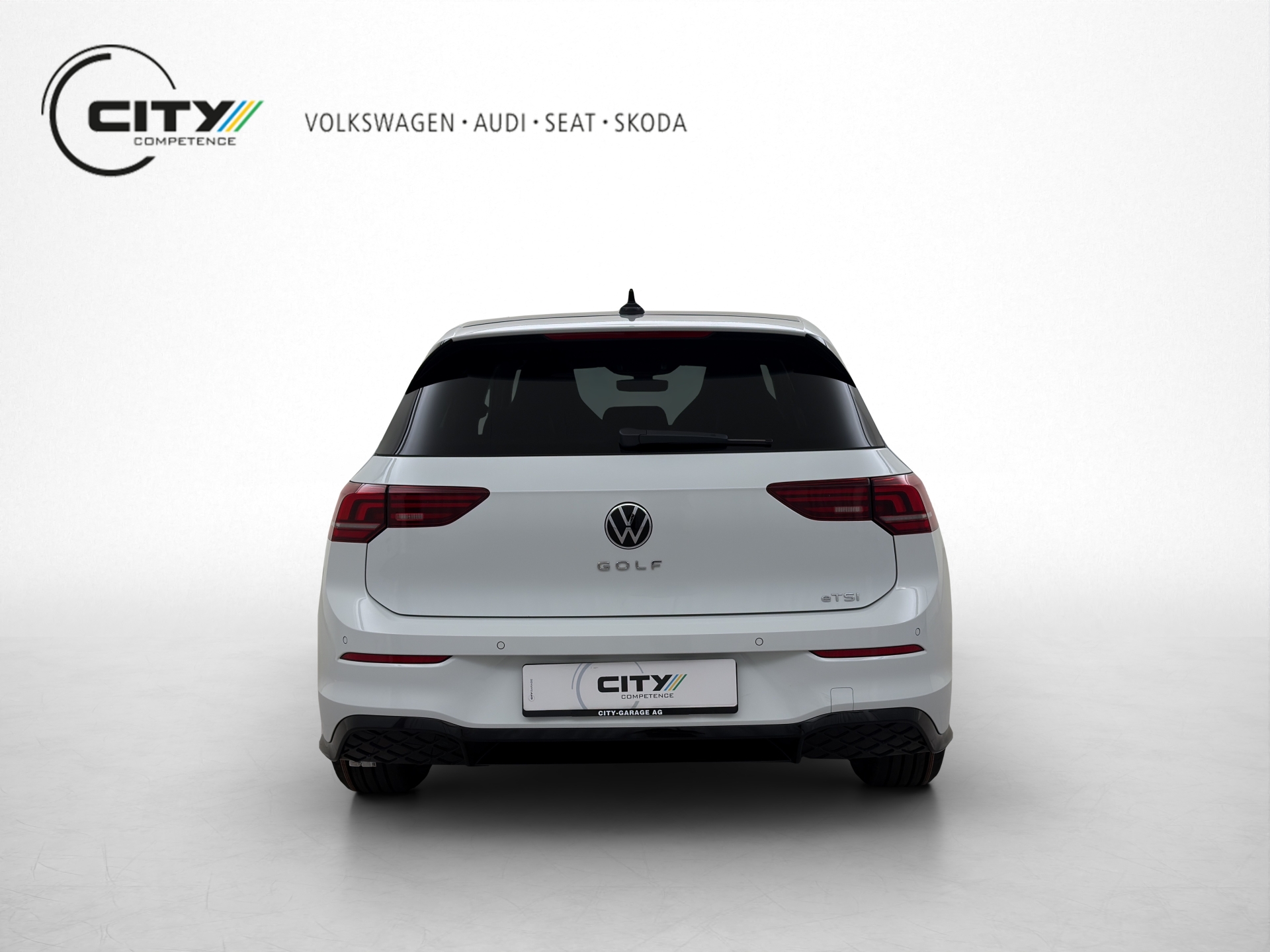 VW Golf 8 1.5 eTSI R-Line DSG-image-4