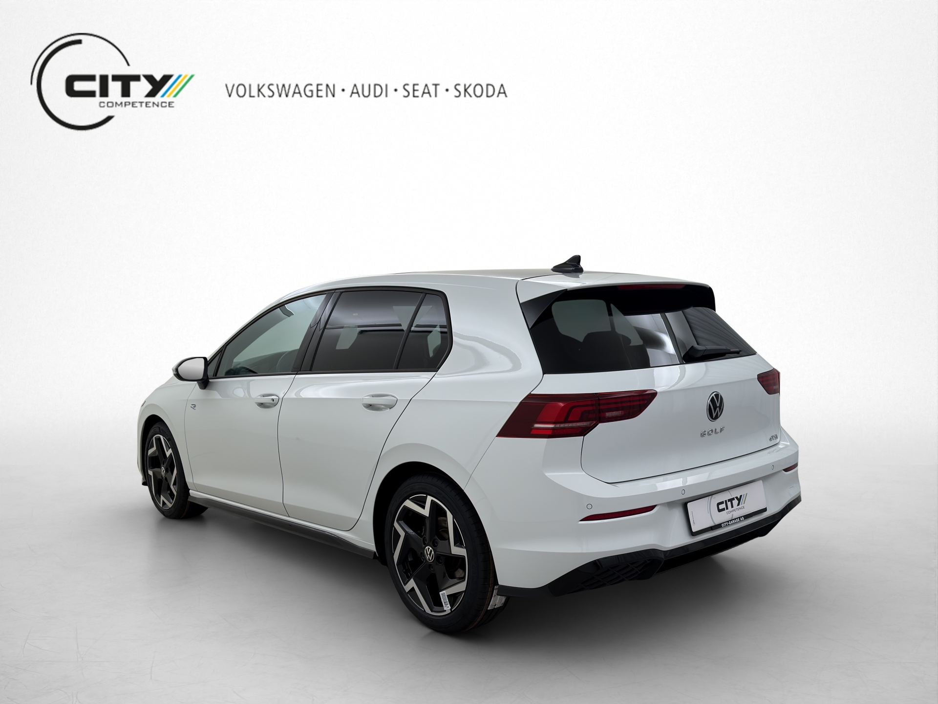 VW Golf 8 1.5 eTSI R-Line DSG-image-1