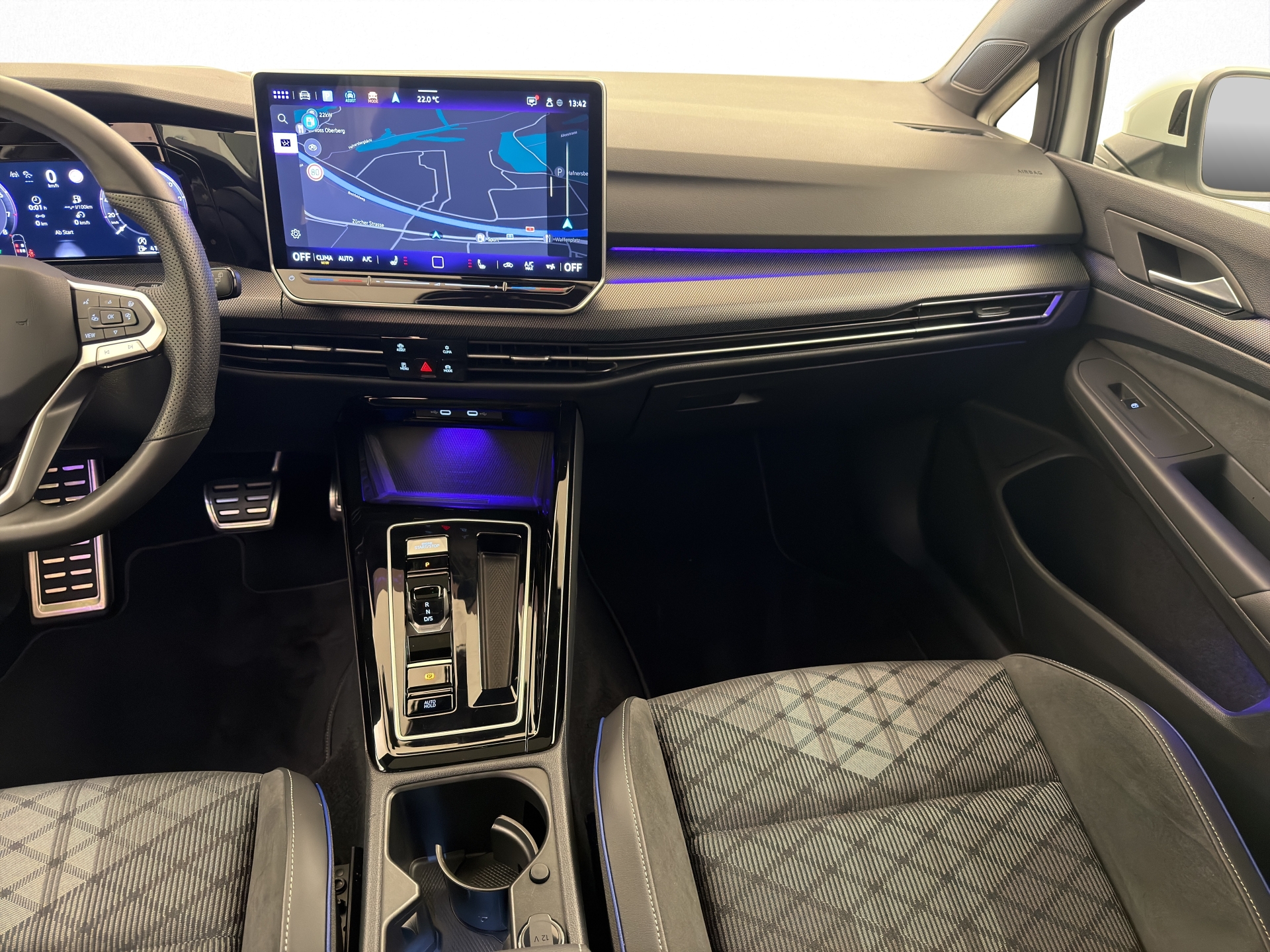 VW Golf 8 1.5 eTSI R-Line DSG-image-14
