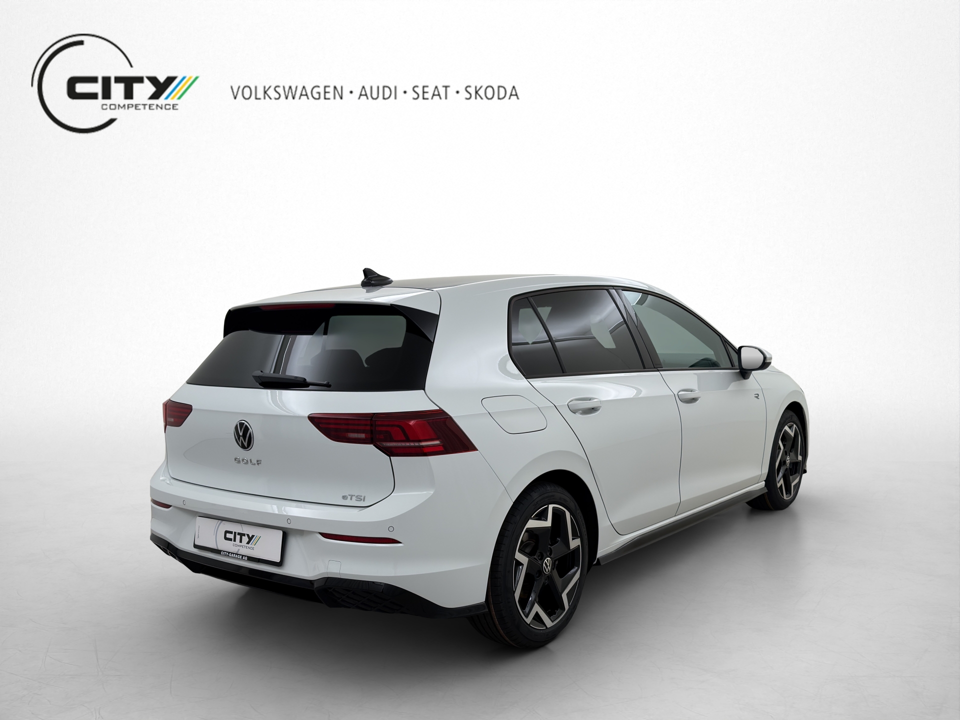 VW Golf 8 1.5 eTSI R-Line DSG-image-2
