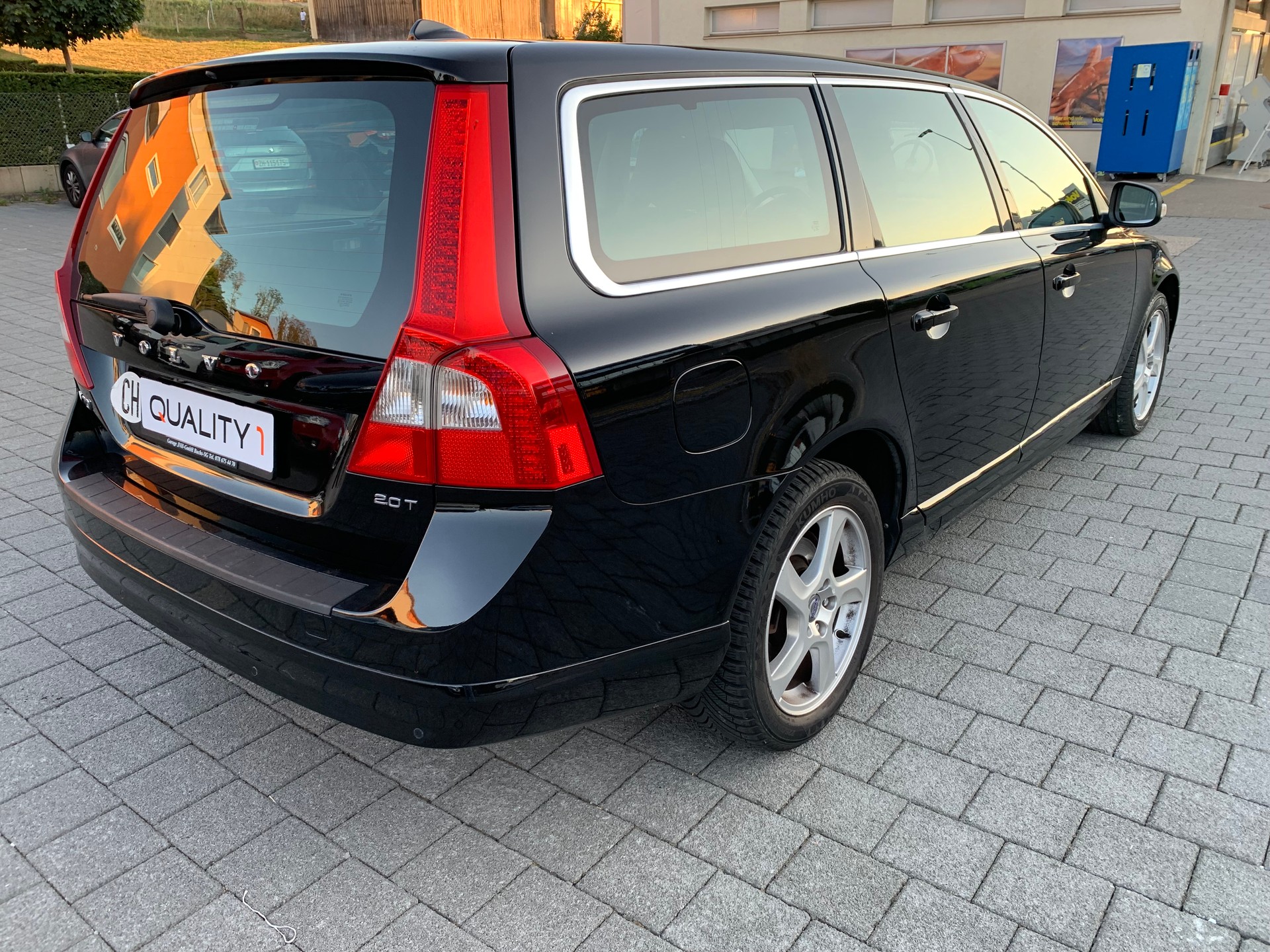 VOLVO V70 2.0T Kinetic Powershift-image-2