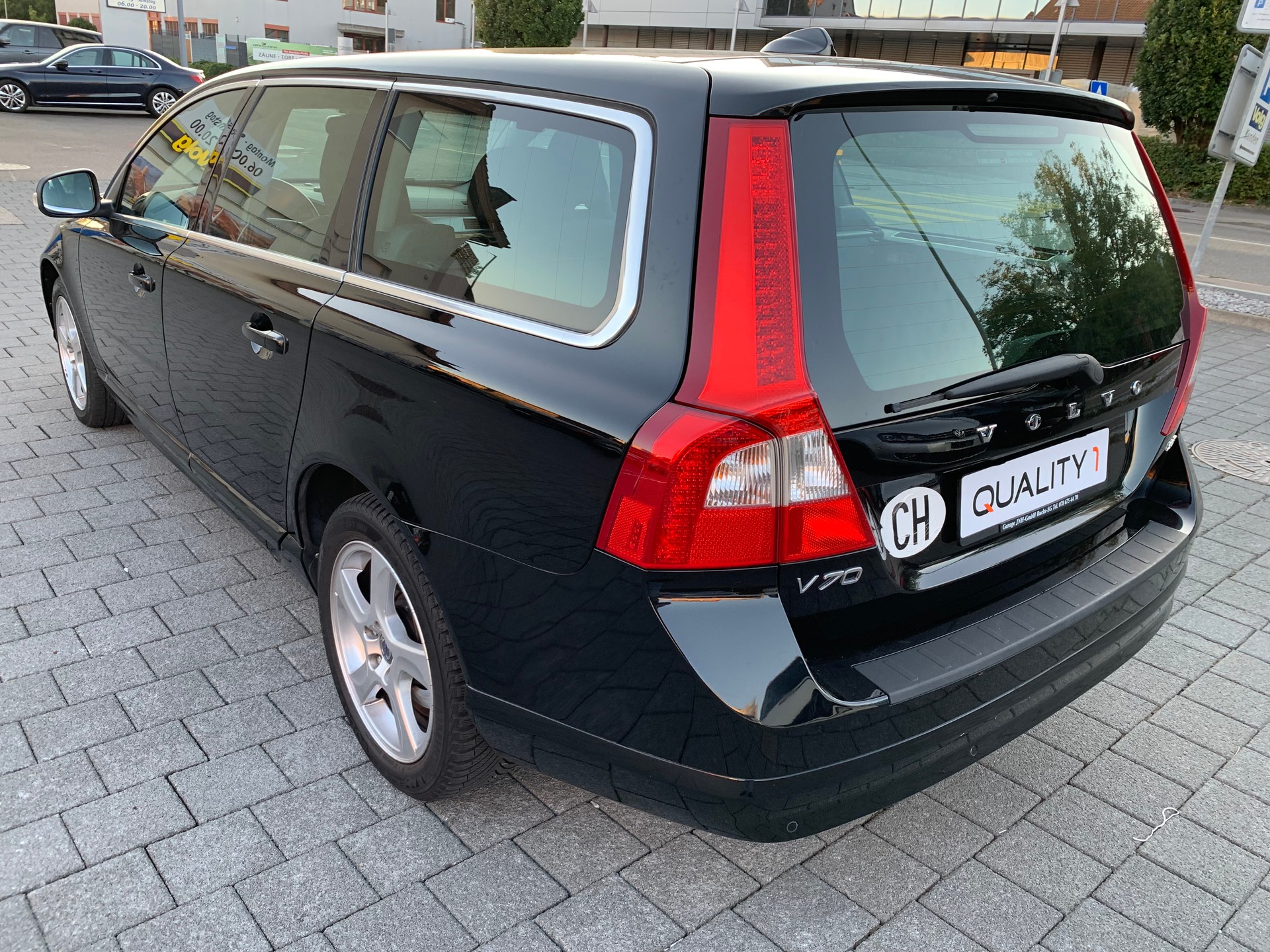 VOLVO V70 2.0T Kinetic Powershift-image-3