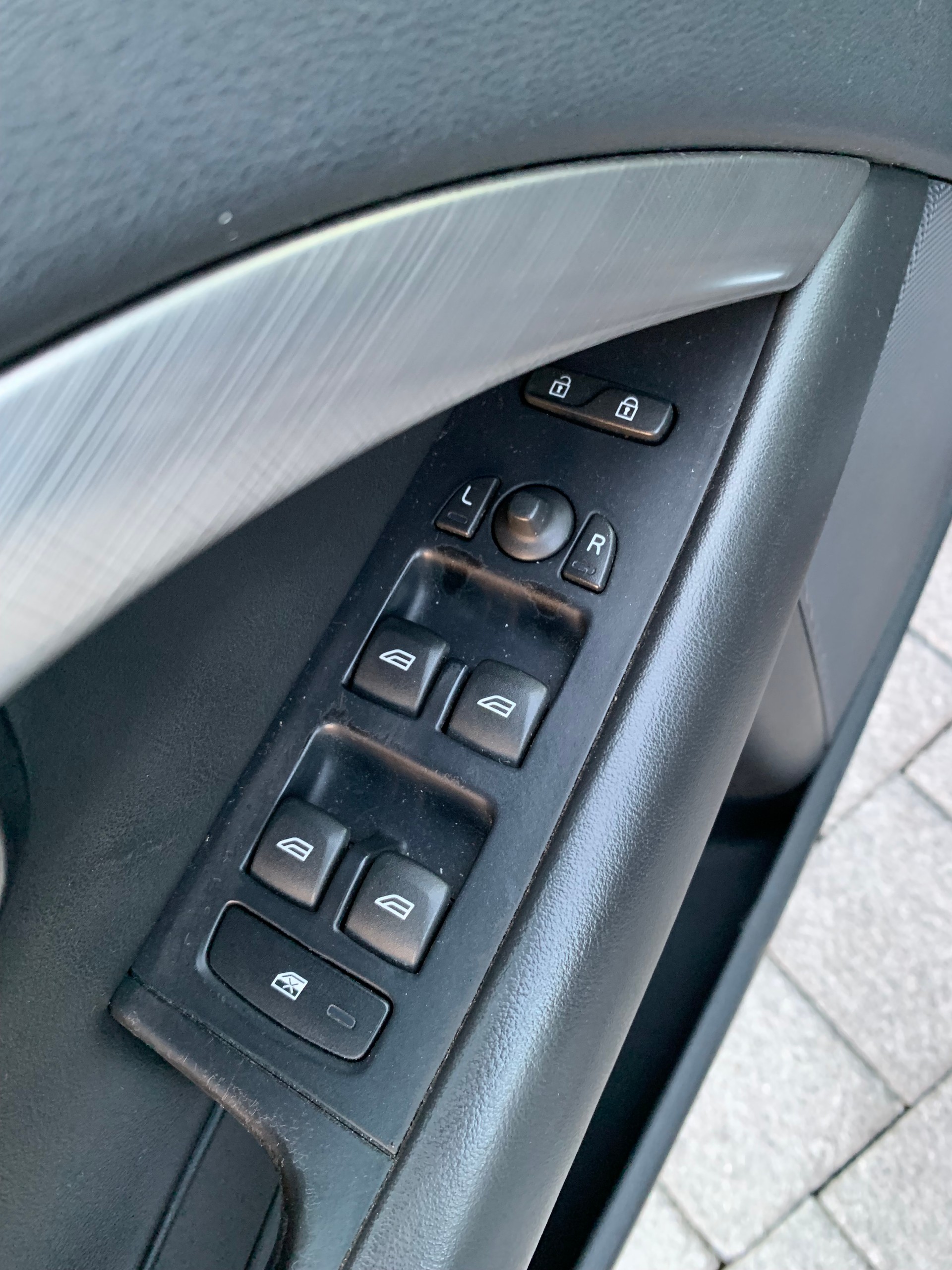 VOLVO V70 2.0T Kinetic Powershift-image-9
