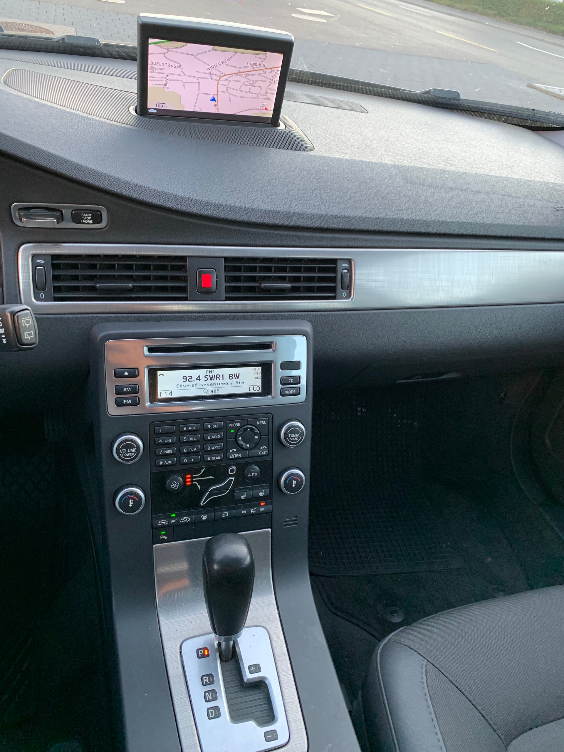VOLVO V70 2.0T Kinetic Powershift-image-10