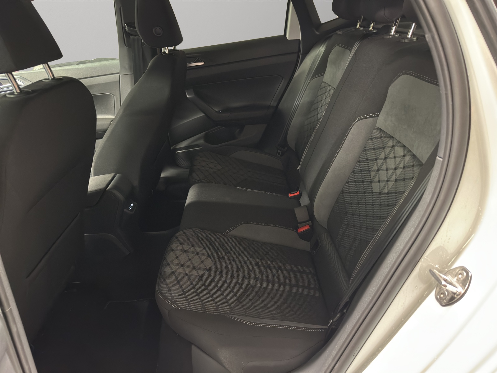 VW Polo 1.0 TSI R-Line DSG-image-12