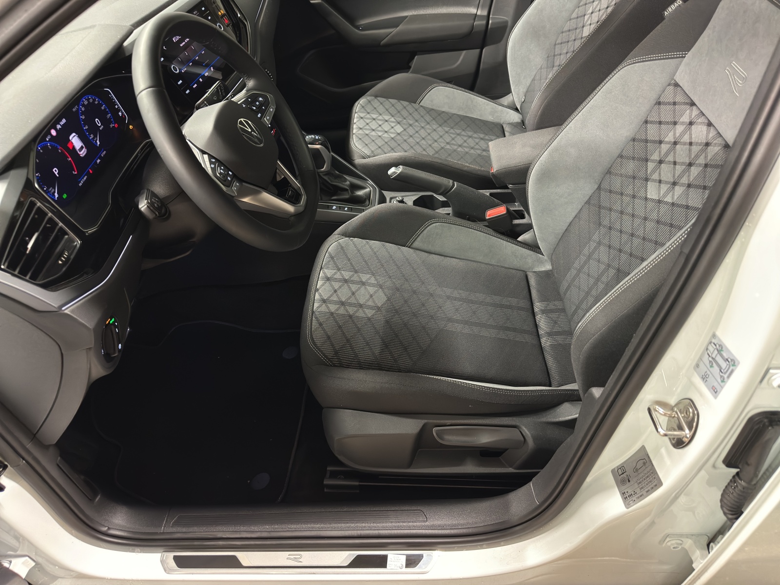 VW Polo 1.0 TSI R-Line DSG-image-5