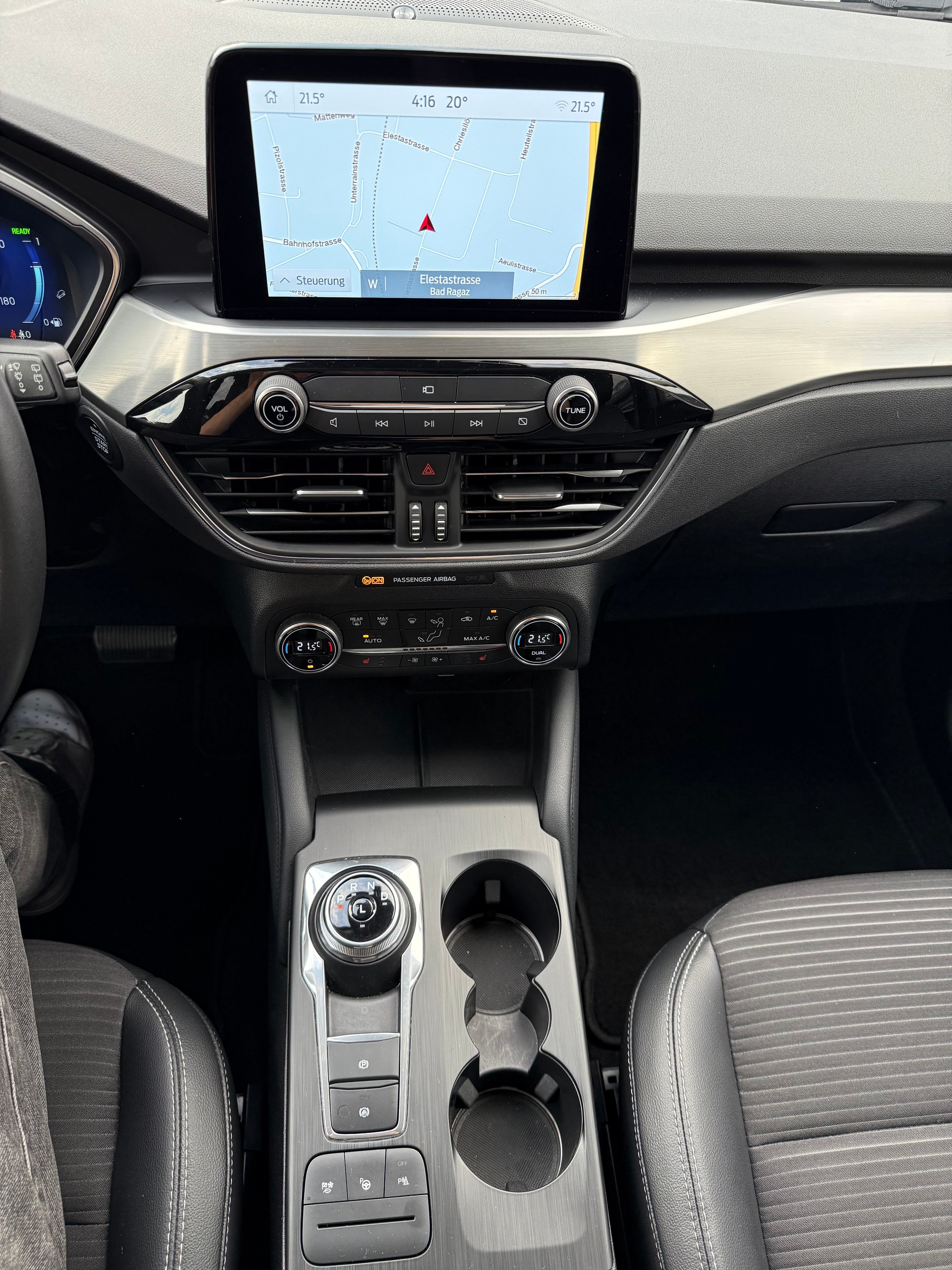 FORD Kuga 2.5 Hybrid Titanium X 4x4-image-17