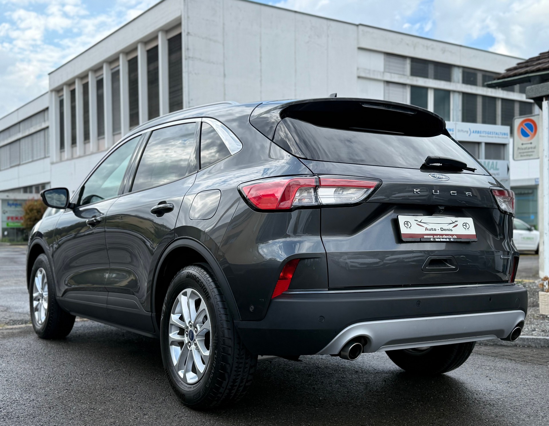 FORD Kuga 2.5 Hybrid Titanium X 4x4-image-6