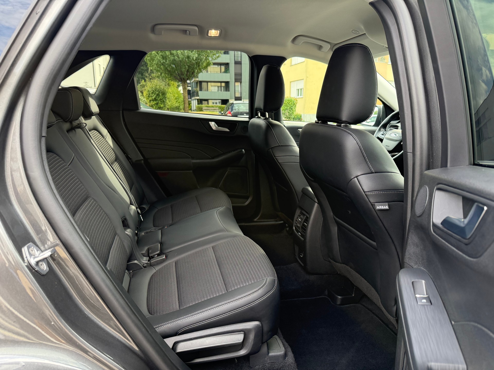FORD Kuga 2.5 Hybrid Titanium X 4x4-image-11