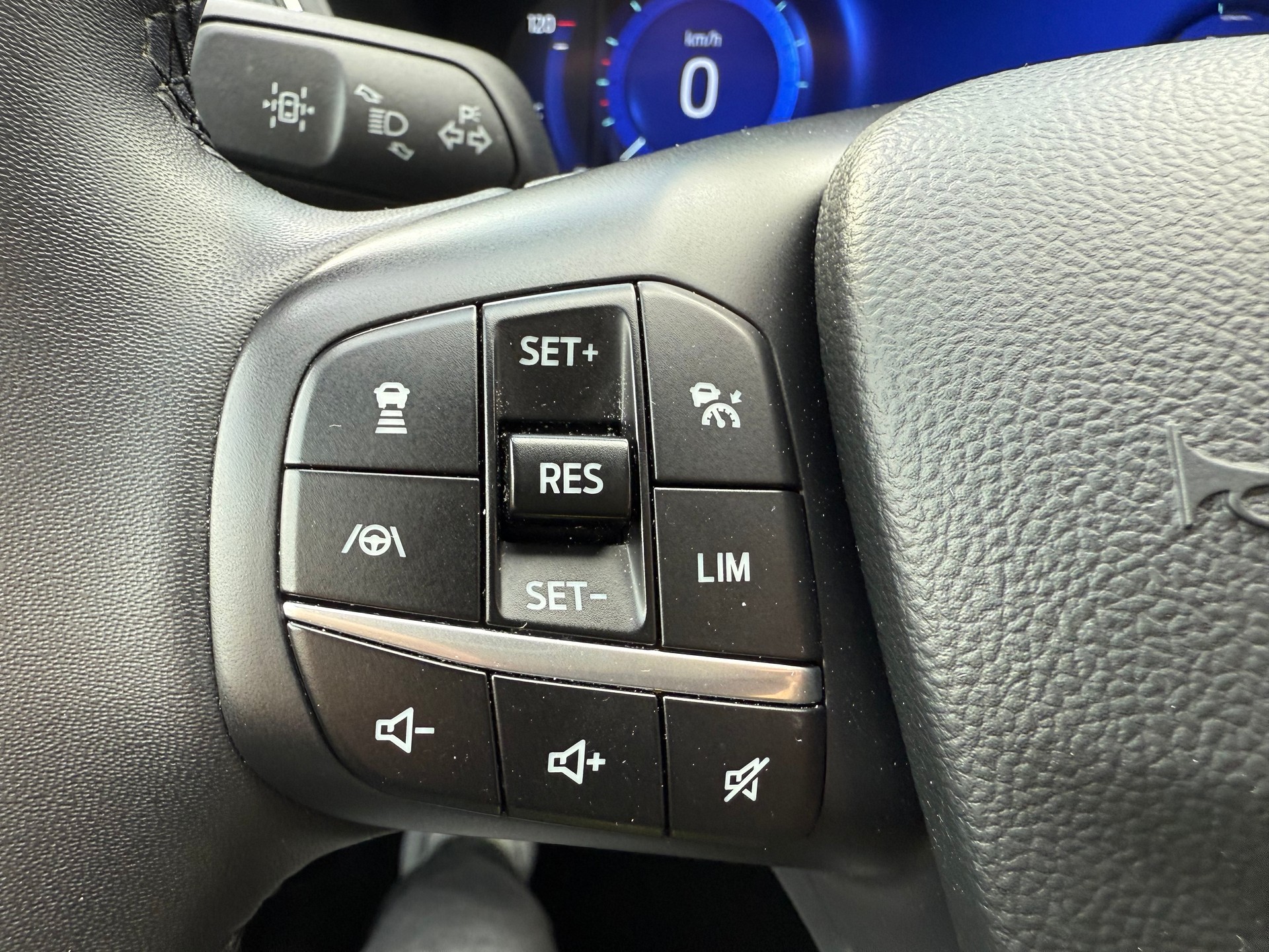 FORD Kuga 2.5 Hybrid Titanium X 4x4-image-22
