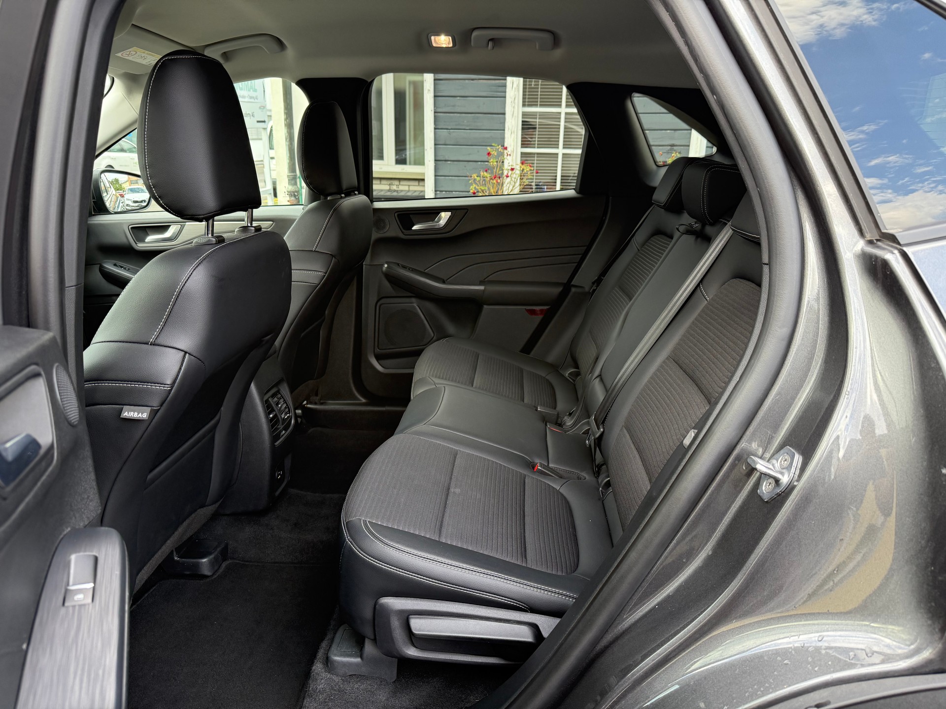 FORD Kuga 2.5 Hybrid Titanium X 4x4-image-10