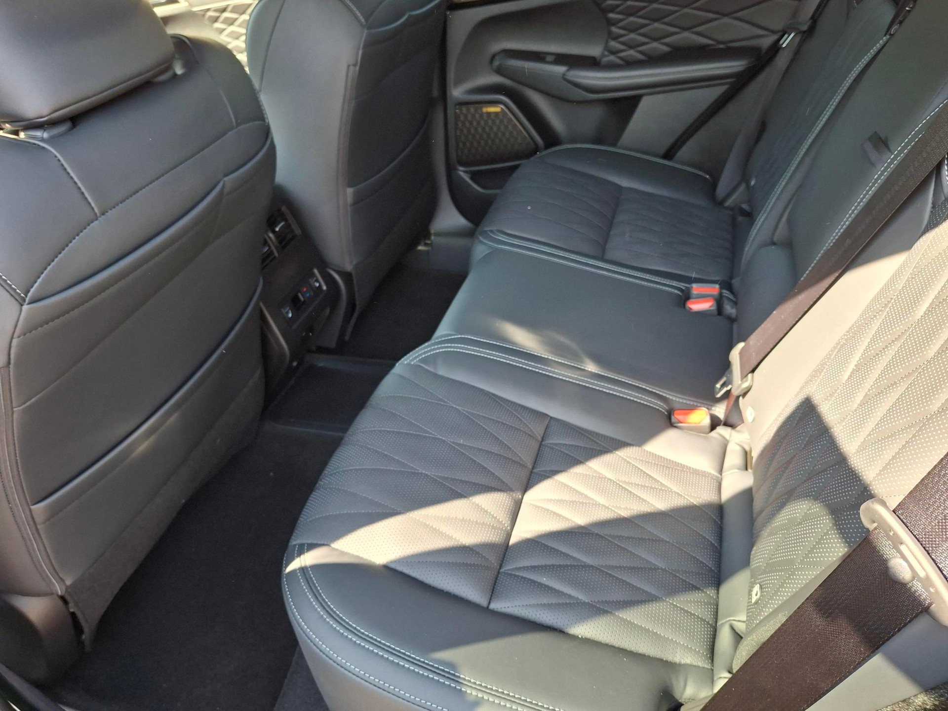 MITSUBISHI Outlander 2.4 PHEV Sport 4WD Automatic-image-8