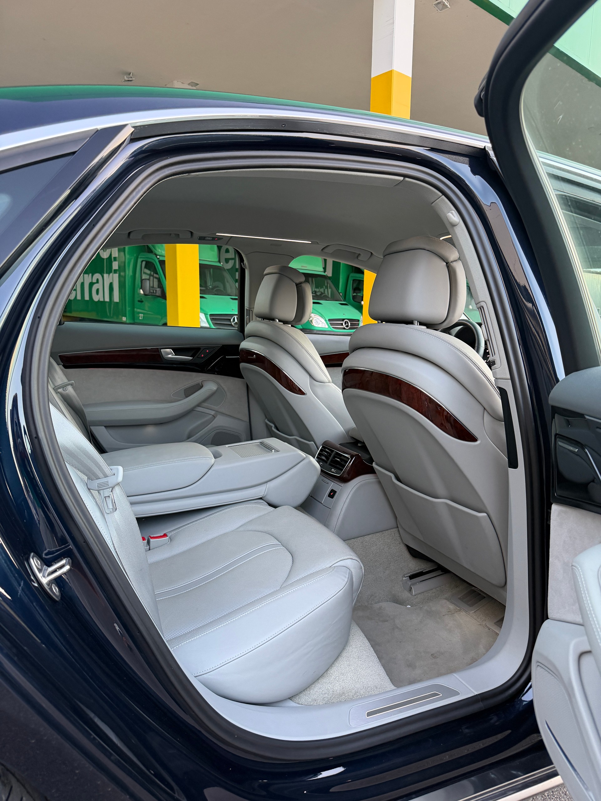 AUDI A8 4.2 FSI quattro tiptronic-image-14