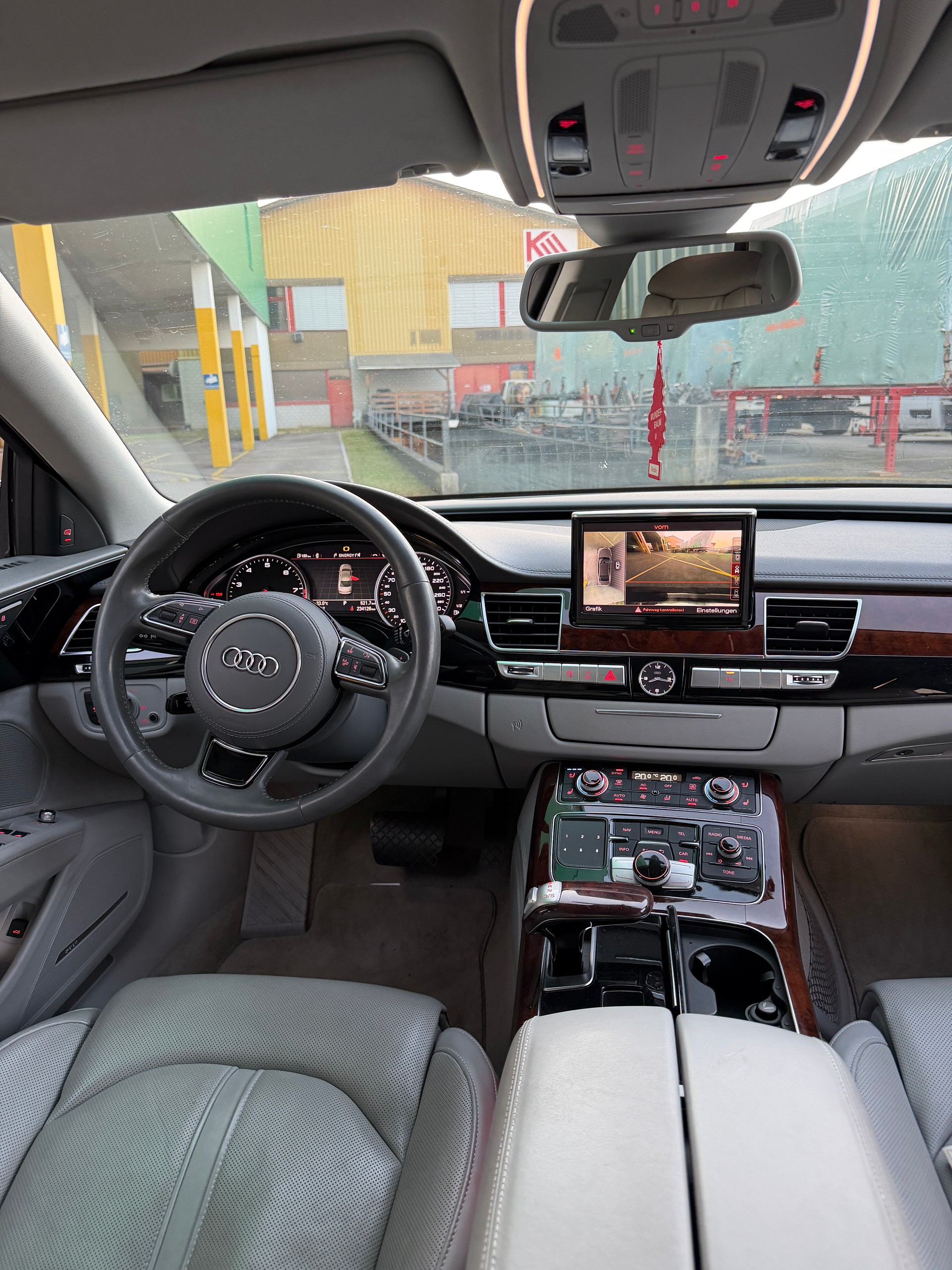 AUDI A8 4.2 FSI quattro tiptronic-image-9