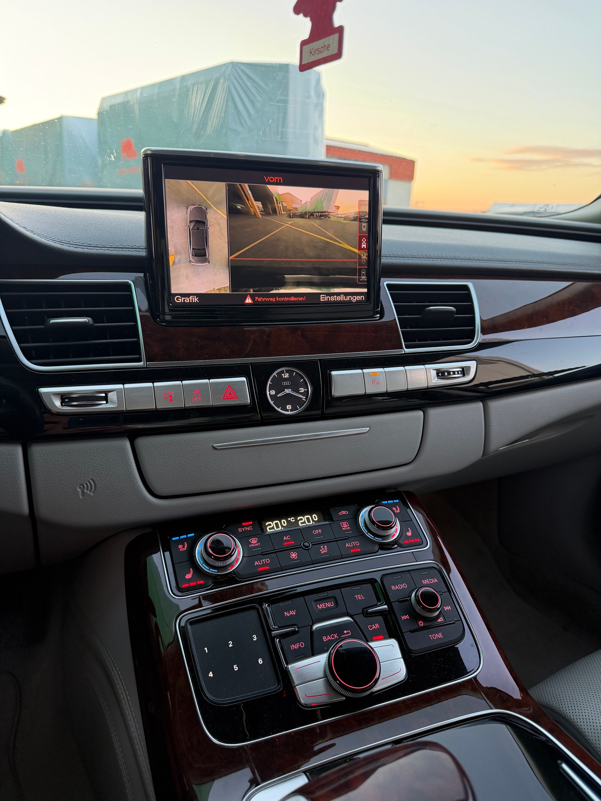 AUDI A8 4.2 FSI quattro tiptronic-image-10