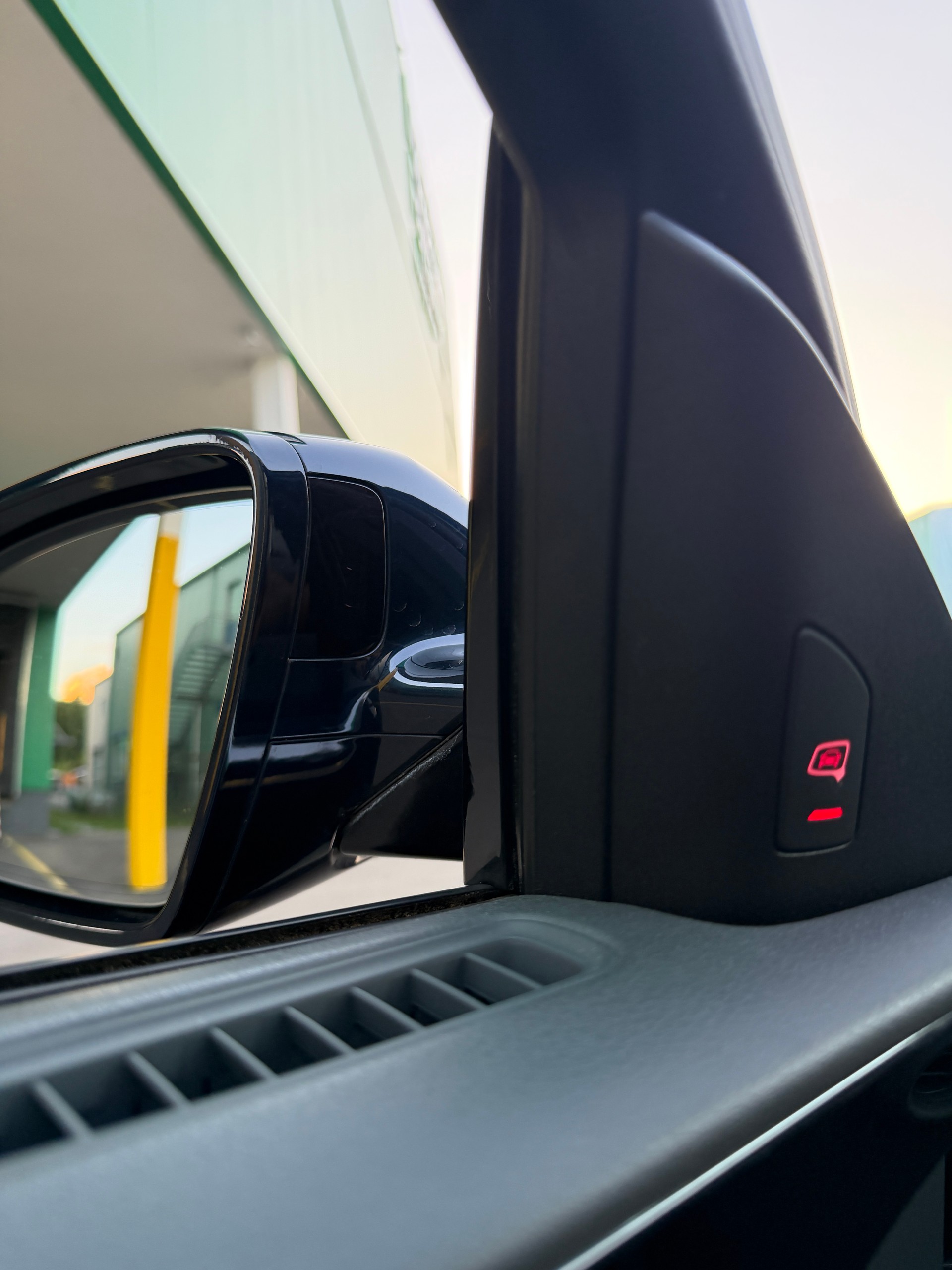 AUDI A8 4.2 FSI quattro tiptronic-image-12