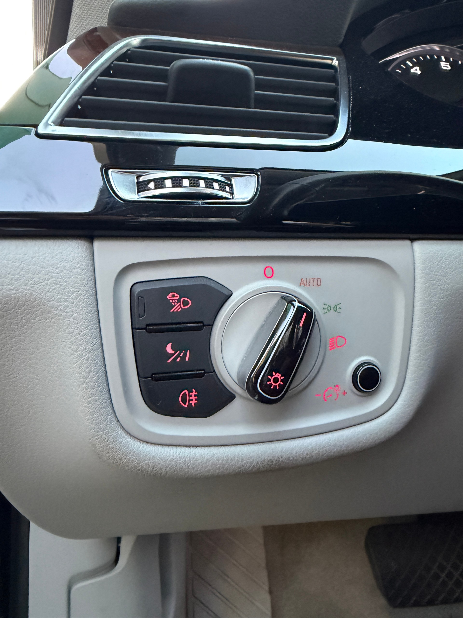 AUDI A8 4.2 FSI quattro tiptronic-image-13