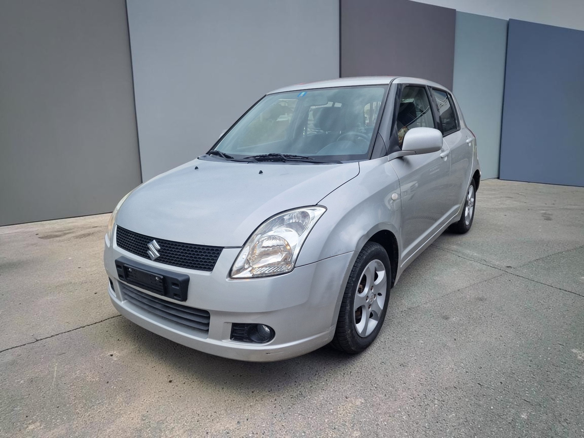SUZUKI Swift 1.3i 16V GL Top 4x4 12Mt Gara MFK Neu 8Rad-image-3