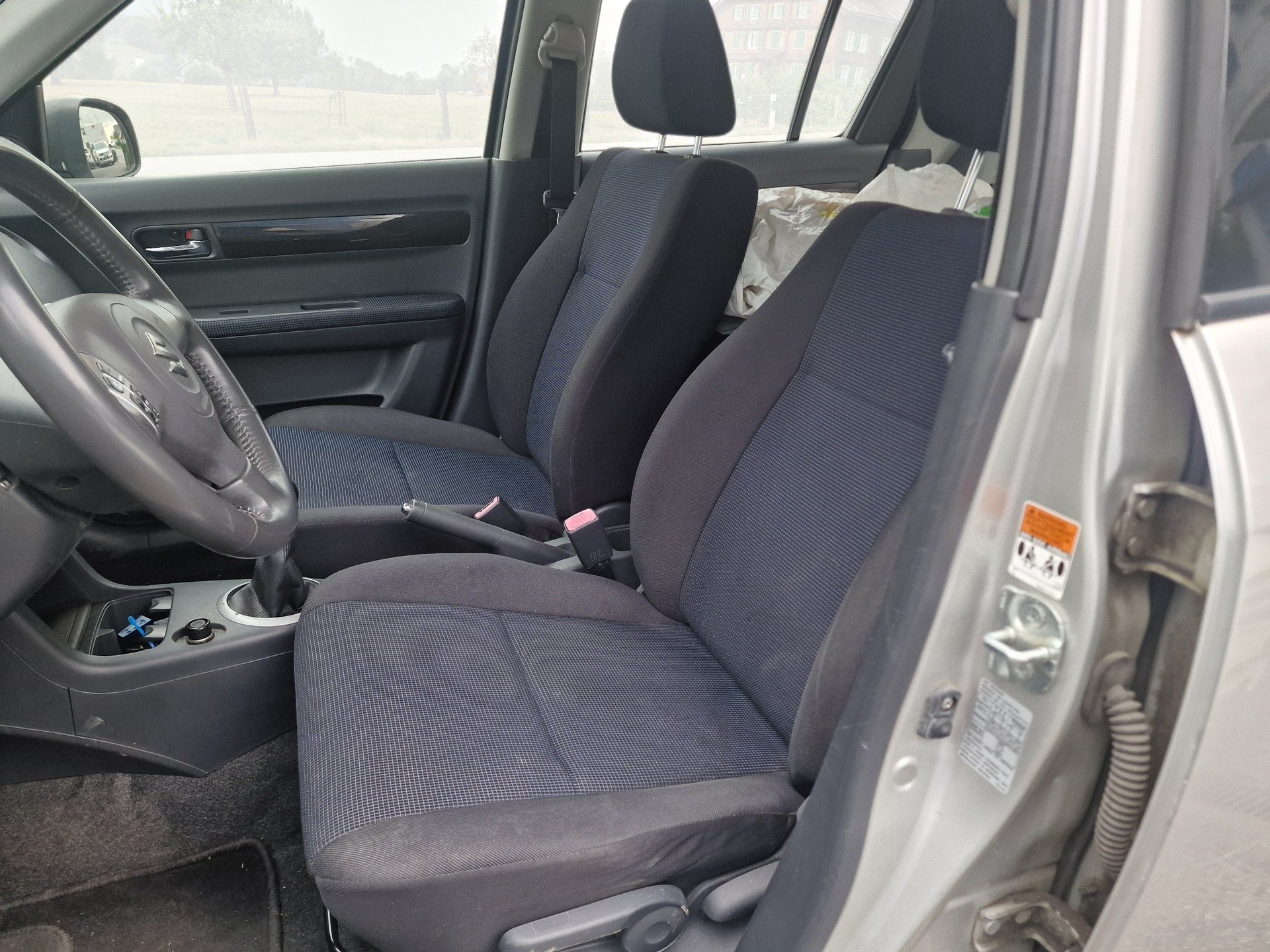 SUZUKI Swift 1.3i 16V GL Top 4x4 12Mt Gara MFK Neu 8Rad-image-9