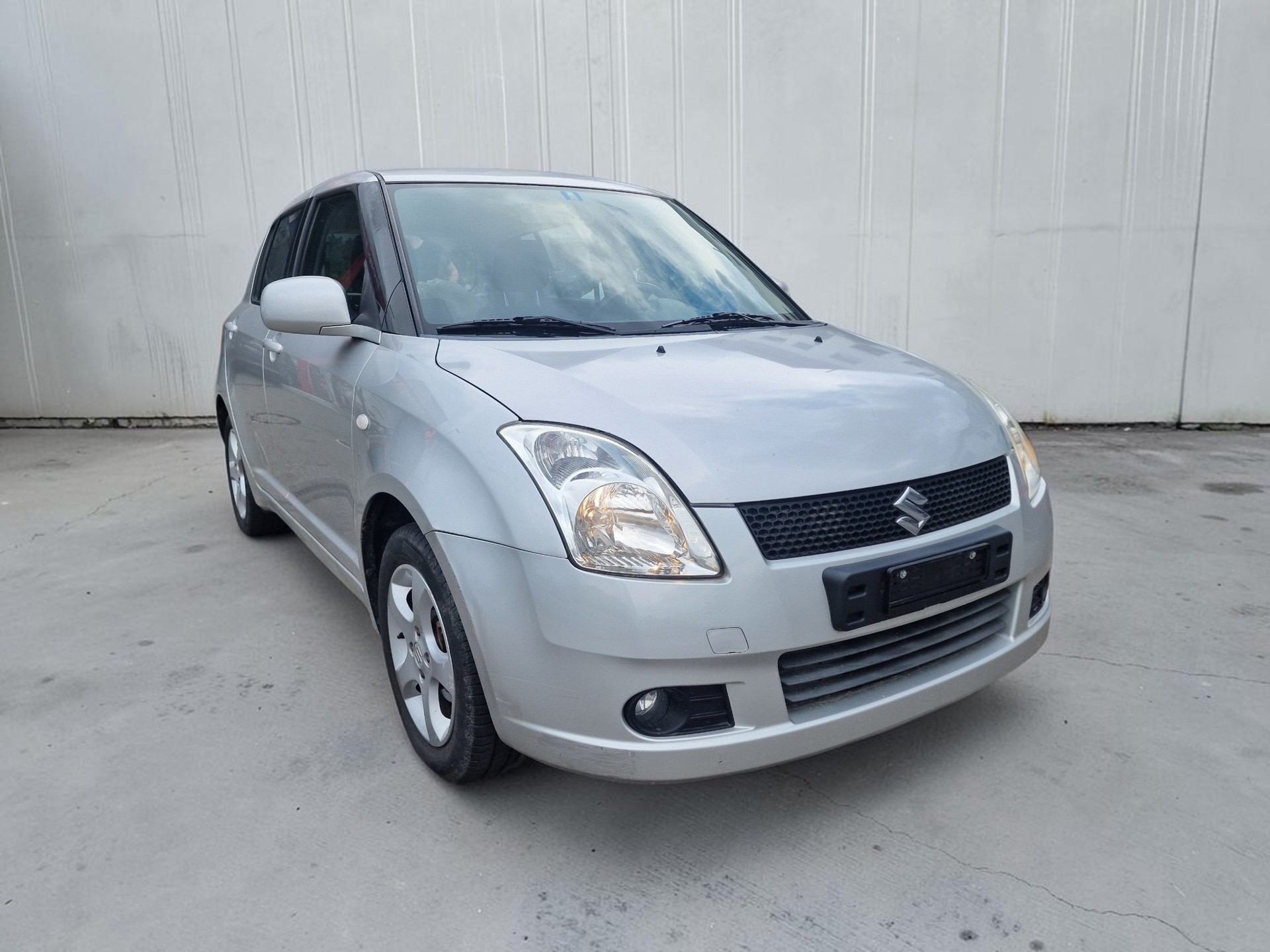 SUZUKI Swift 1.3i 16V GL Top 4x4 12Mt Gara MFK Neu 8Rad-image-1