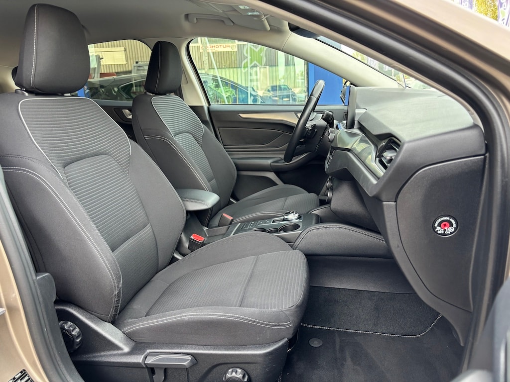 FORD Focus 1.5 SCTi Titanium Automatic-image-8