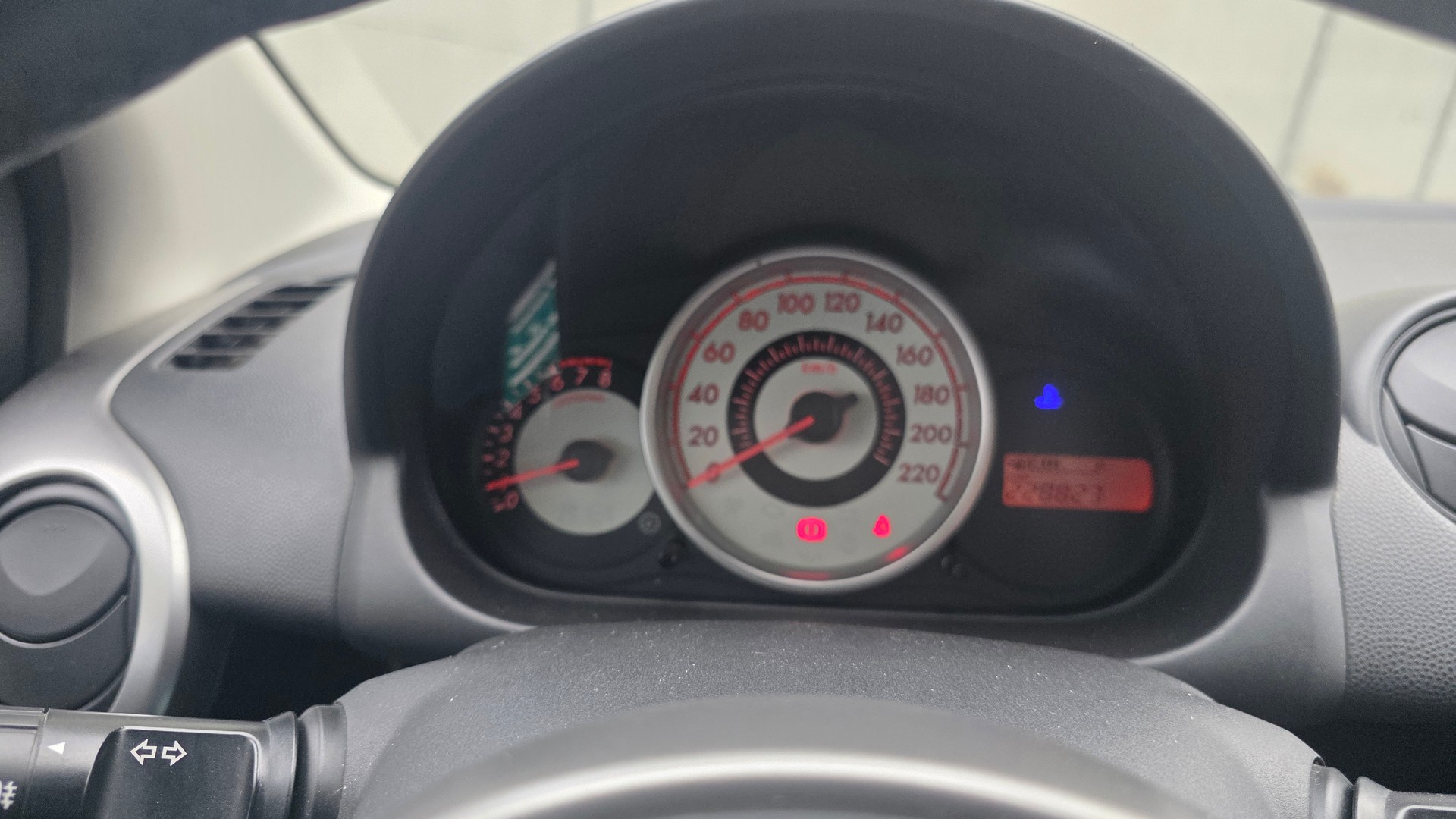 MAZDA 2 1.3i 16V Exclusive-image-6