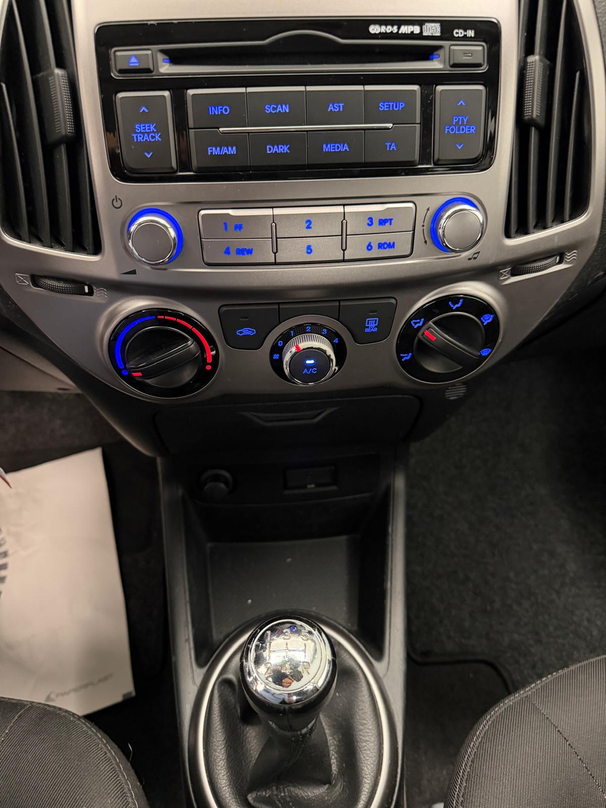 HYUNDAI i20 1.2 Comfort-image-16