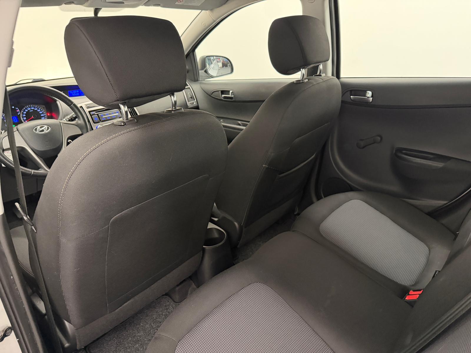 HYUNDAI i20 1.2 Comfort-image-10