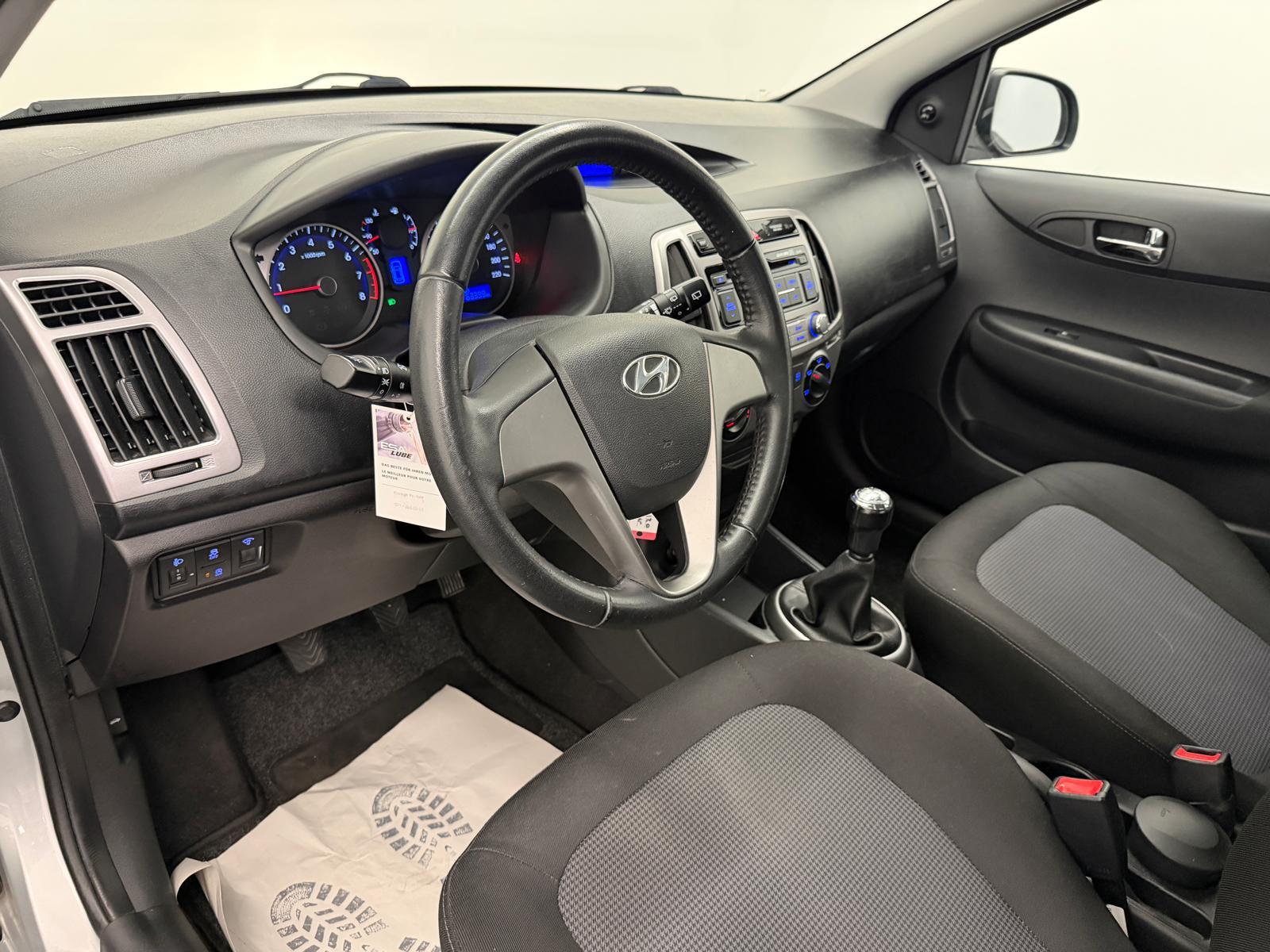 HYUNDAI i20 1.2 Comfort-image-9