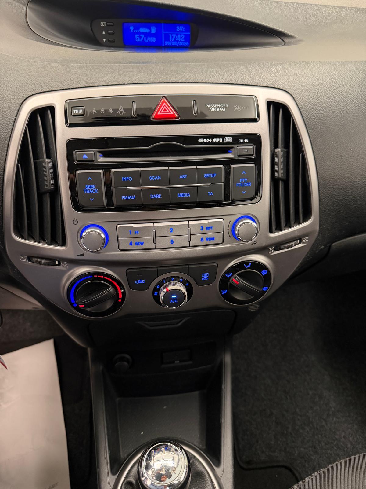 HYUNDAI i20 1.2 Comfort-image-17